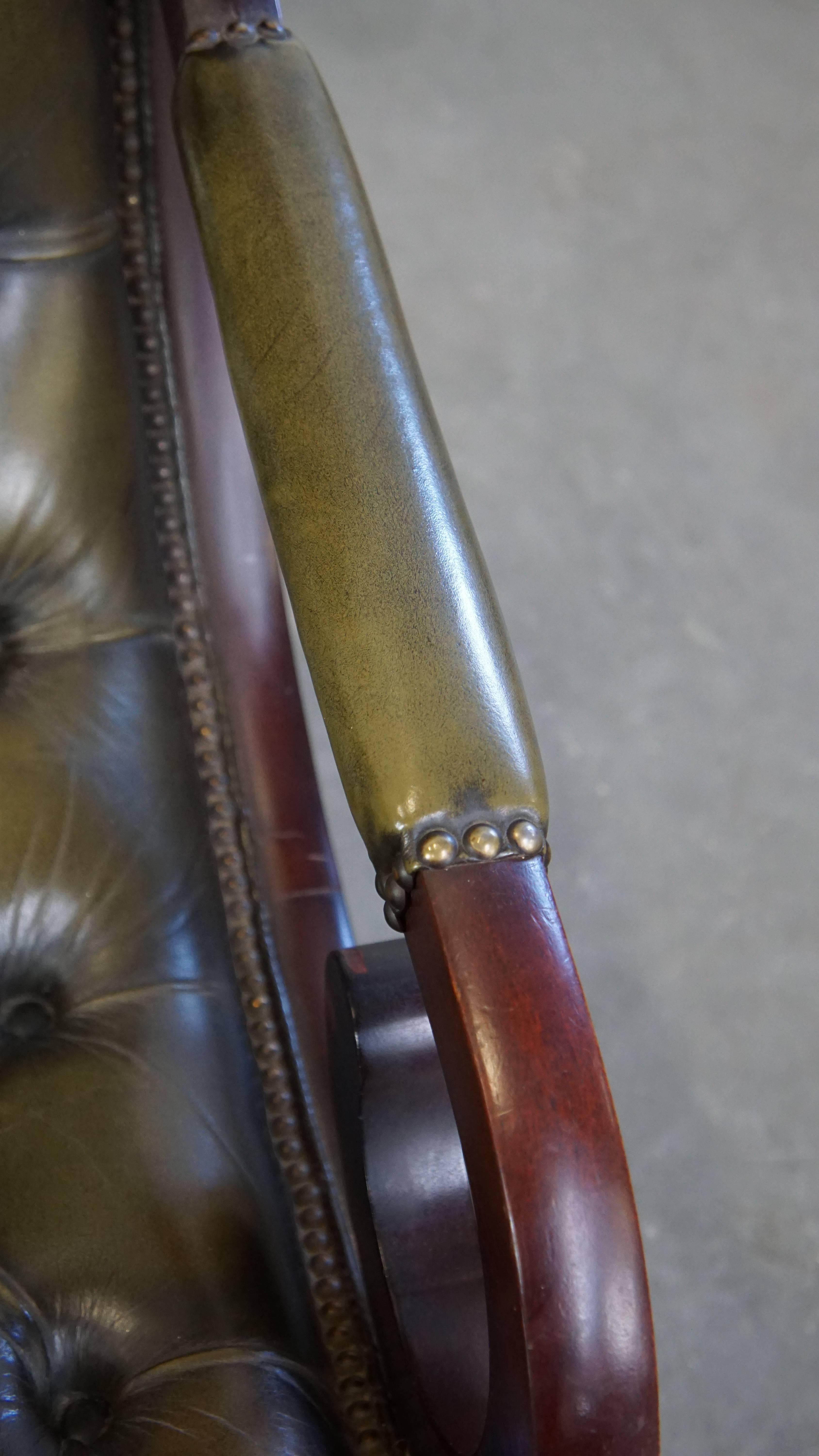 Nice, elegant green cowhide leather chesterfield armchair combined with wood For Sale 1