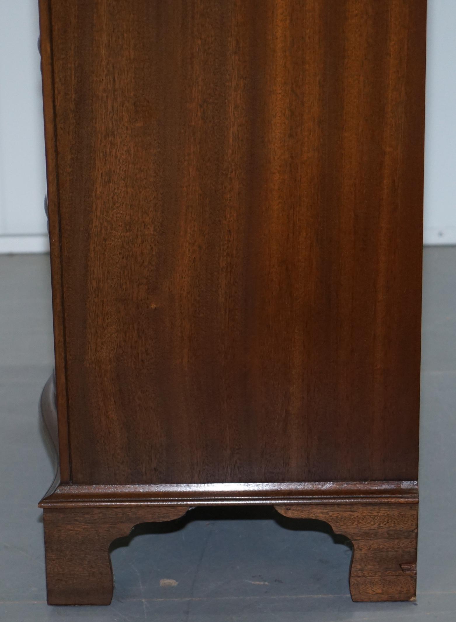 Nice Flamed Hardwood Bevan Funnell Serpentine Fronted Tall Boy Chest of Drawers 3