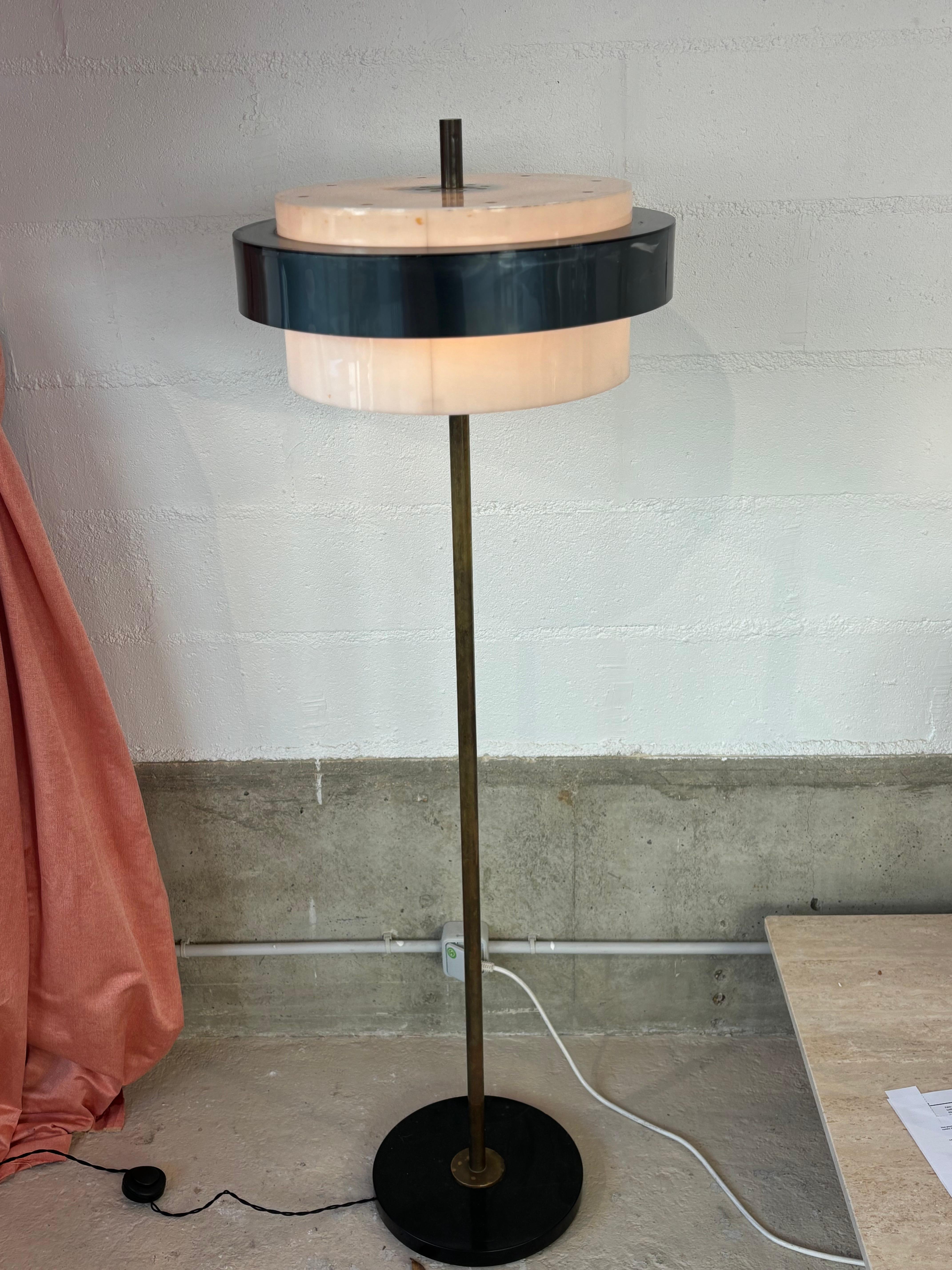 Bonita lámpara de pie 1960 Moderno de mediados de siglo en venta