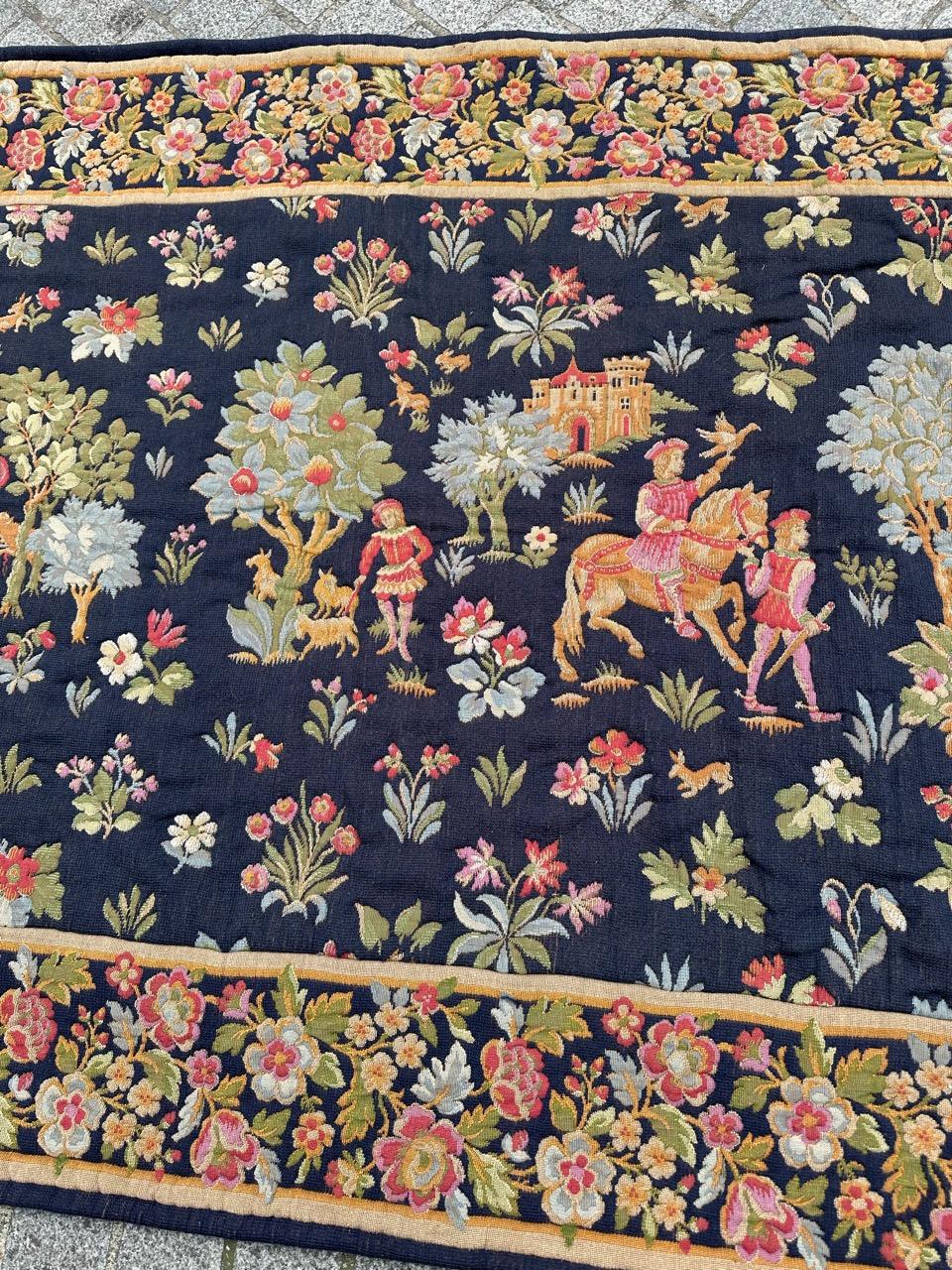 Schöner französischer Jacquard-Wandteppich im Aubusson-Stil im mittelalterlichen Design (Mittelalterlich) im Angebot