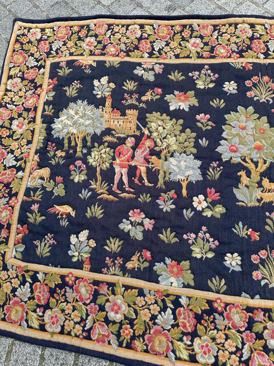 Schöner französischer Jacquard-Wandteppich im Aubusson-Stil im mittelalterlichen Design (Französisch) im Angebot