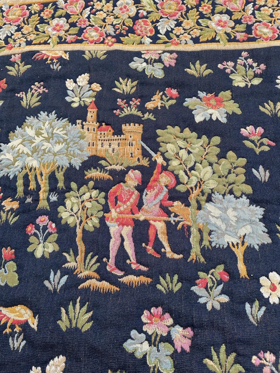 Schöner französischer Jacquard-Wandteppich im Aubusson-Stil im mittelalterlichen Design im Zustand „Gut“ im Angebot in Saint Ouen, FR