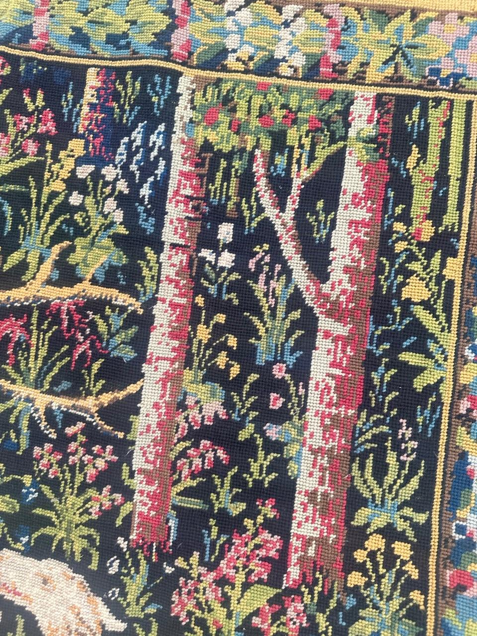 Bonito tapiz de punto de aguja francés estilo Aubusson diseño medieval en venta 4