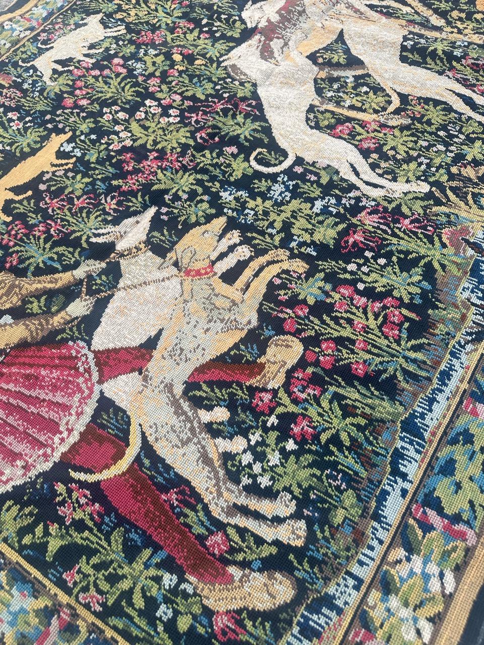 Bonito tapiz de punto de aguja francés estilo Aubusson diseño medieval en venta 9