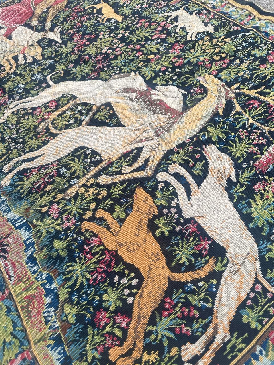 Bonito tapiz de punto de aguja francés estilo Aubusson diseño medieval en venta 10