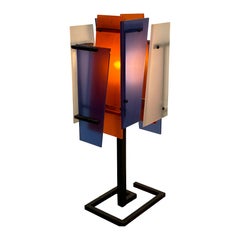 Schöne französische Lampe aus Metall und Plexiglas im Stil von Jean Boris Lacroix