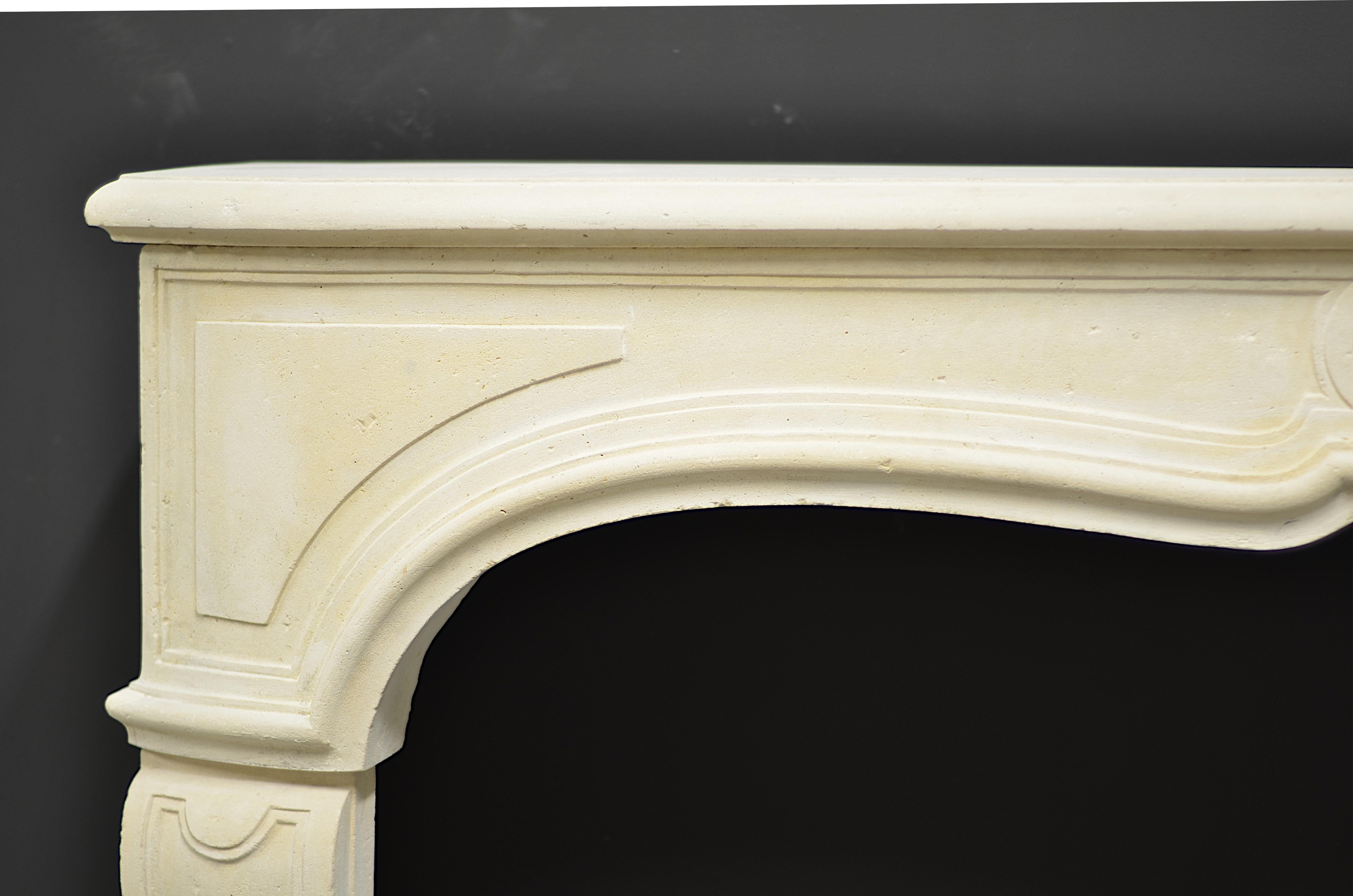 Nice French Louis XV Fireplace Mantel In Good Condition For Sale In Haarlem, Noord-Holland
