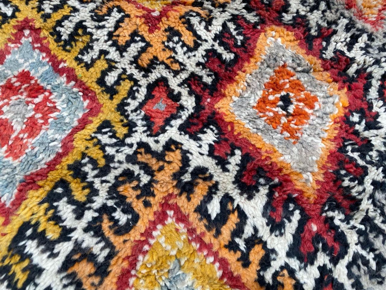 Bonita Alfombra Marroquí Berbere de Diseño Geométrico Anudado a mano en venta