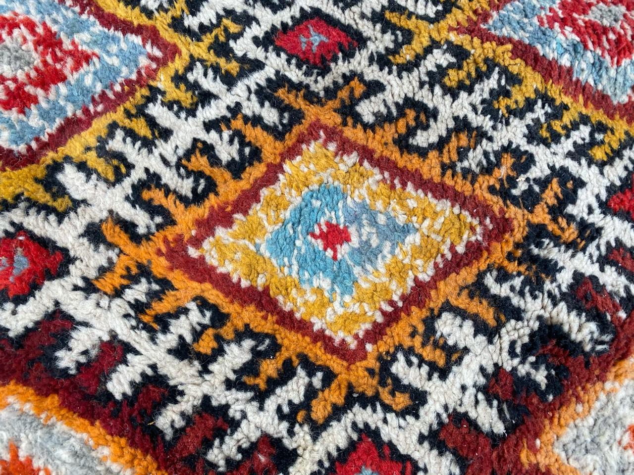 Bonita Alfombra Marroquí Berbere de Diseño Geométrico en venta 1