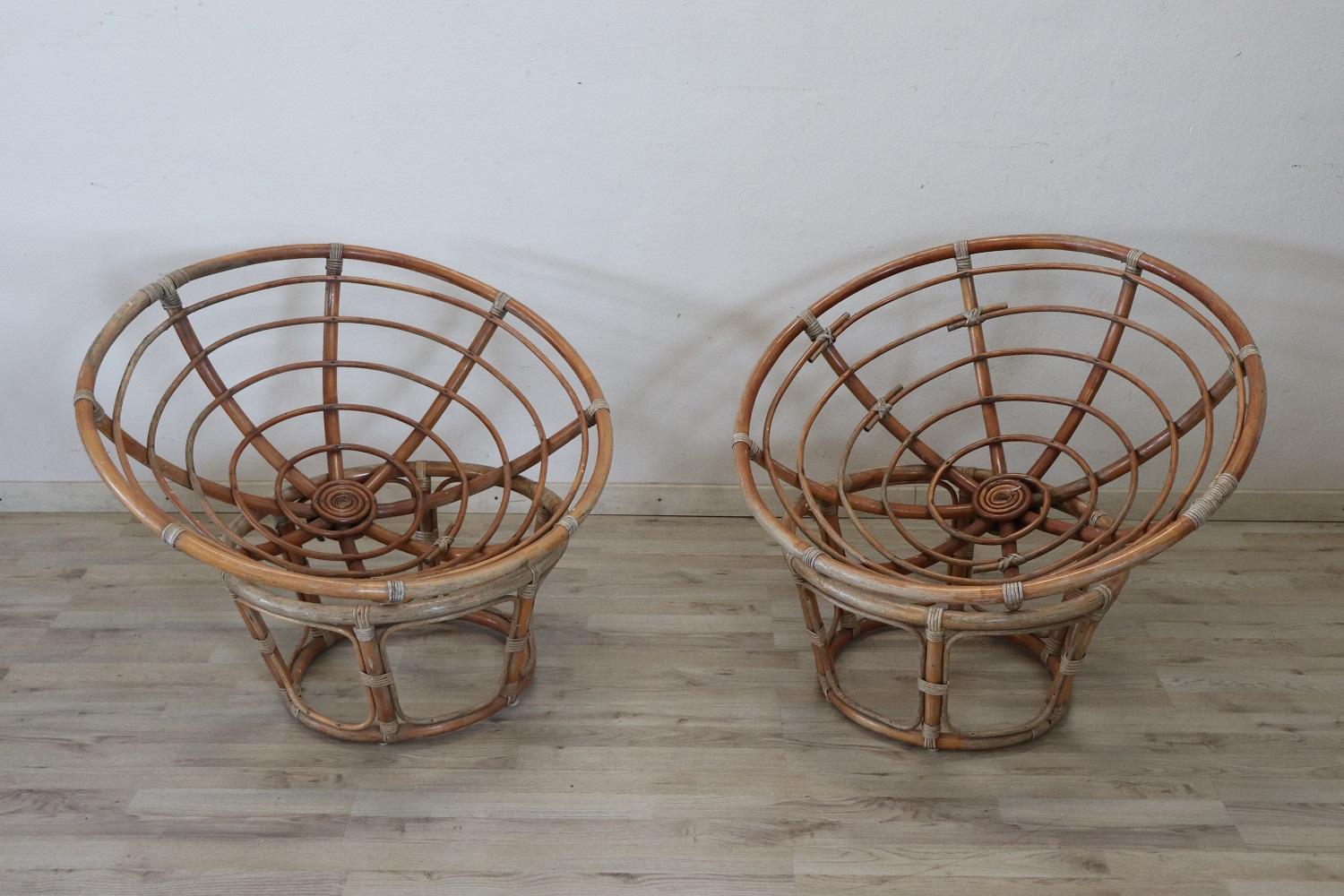 Very nice vintage 1980s Italian pair of armchairs in bamboo completely hand-woven. Particularly round shape. In perfect vintage conditions. No breakage, signs of the passage of time visible in the color of the bamboo. The pillow is missing.