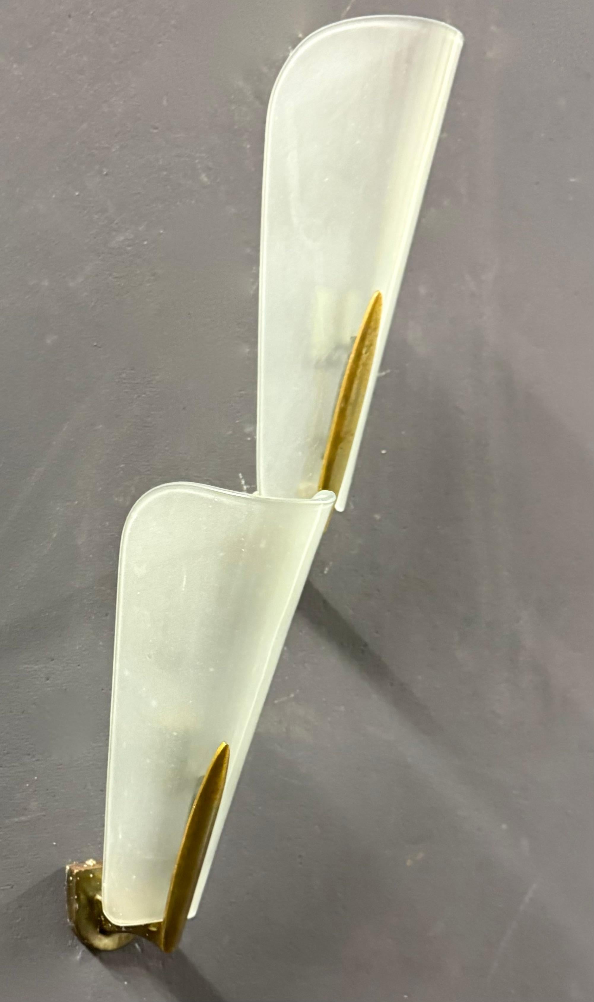 Mid-Century moderno belle applique italiane in vetro e ottone in vendita
