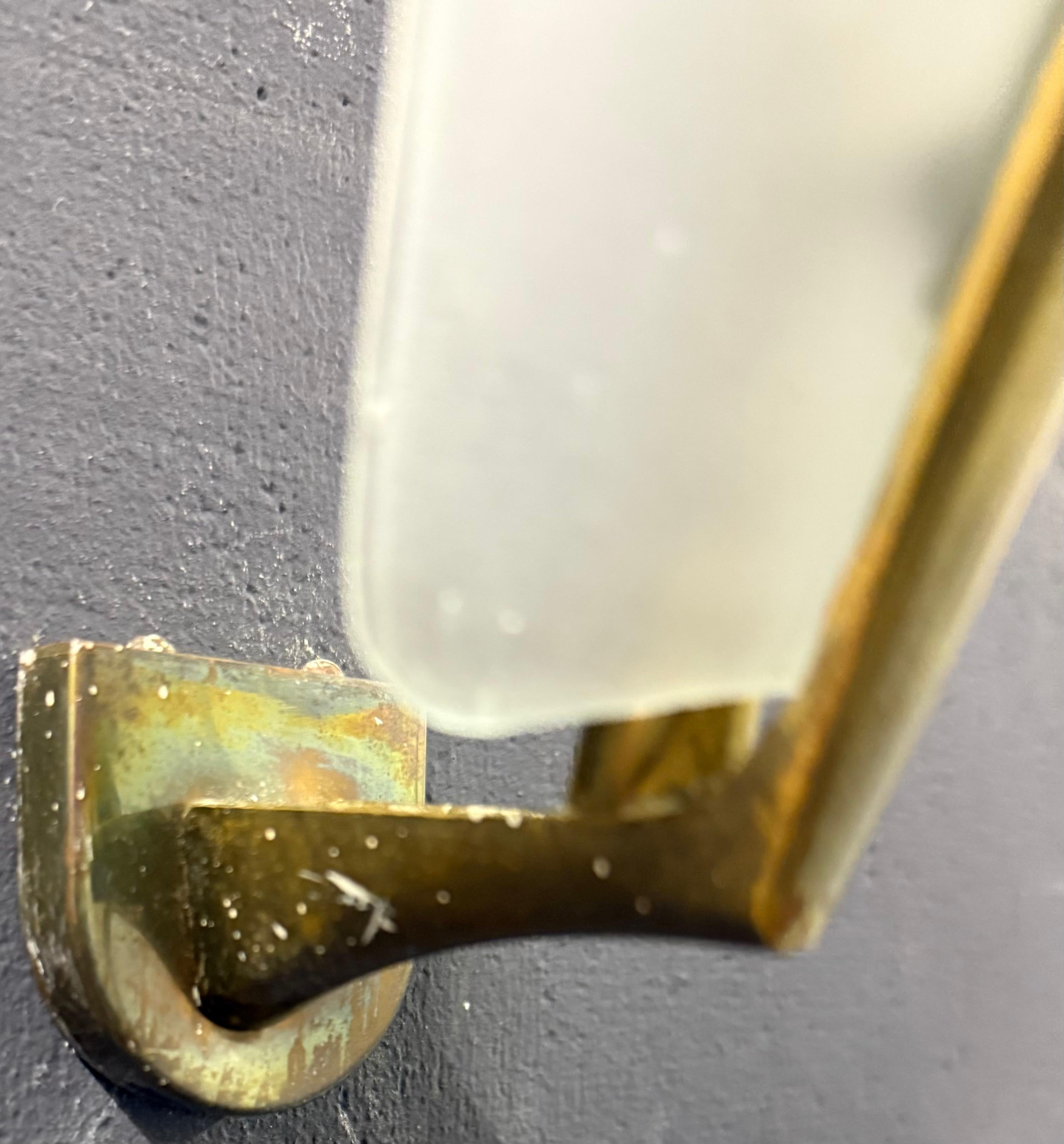 Metà XX secolo belle applique italiane in vetro e ottone in vendita