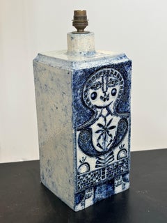Jolie lampe de Roger Capron et Jean Derval, en émail bleu