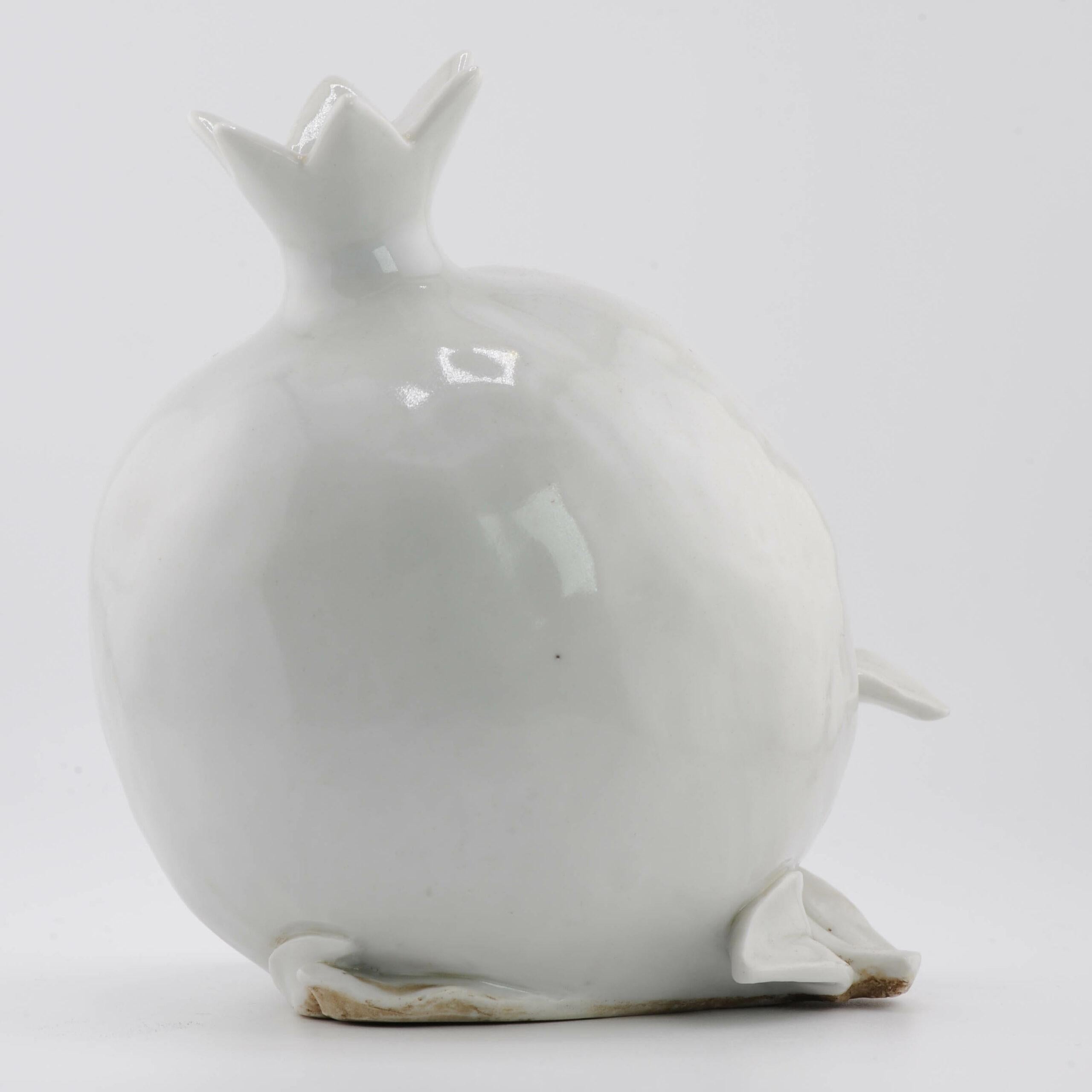 Belle statue ancienne Dehua Blanc de Chine du 19/20e siècle représentant une grenade en vente 7