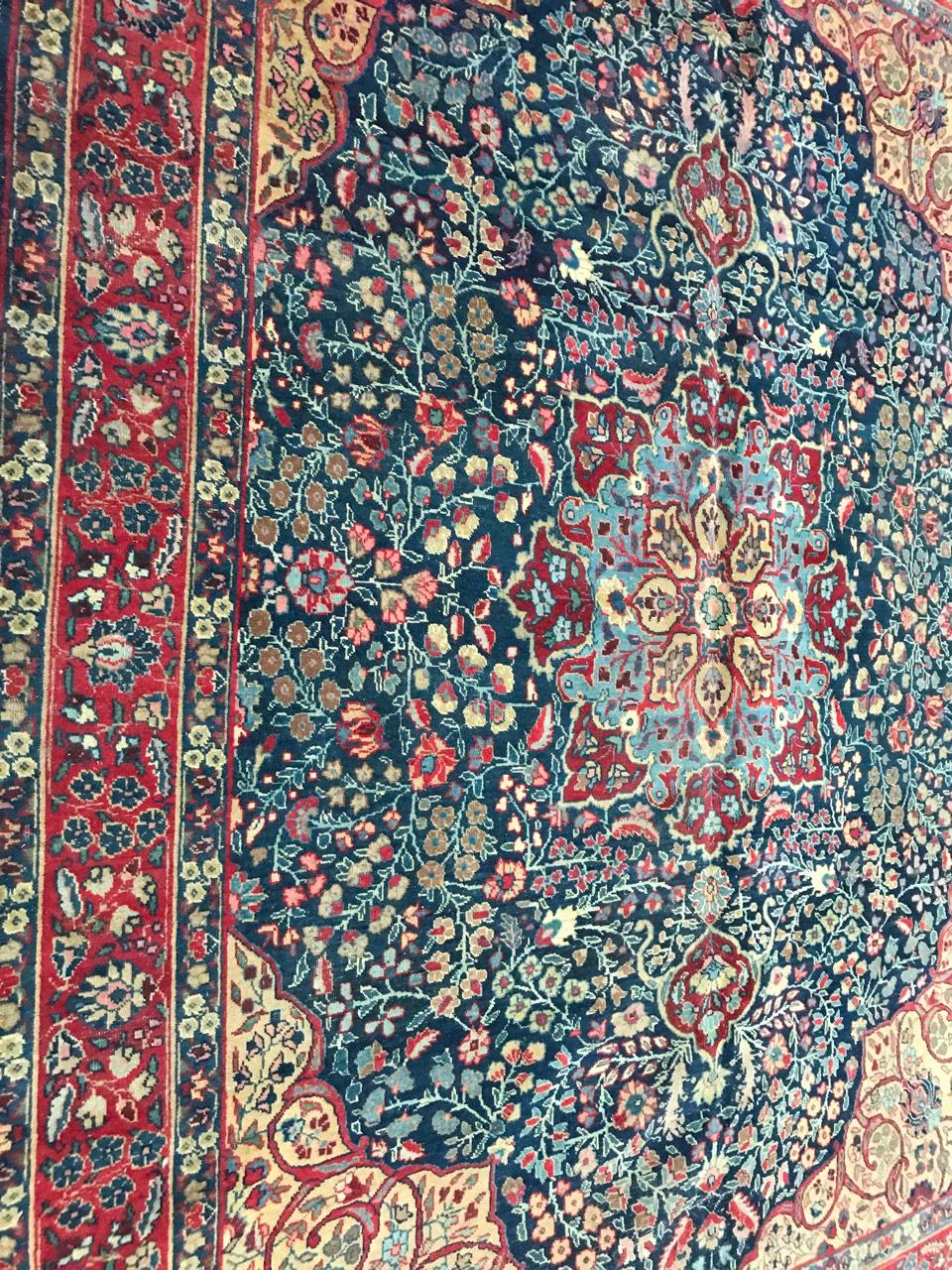 Beautiful early 20th century rug with a beautiful design with a central medallion and natural colors with blue, red and yellow, entirely hand knotted with wool velvet on cotton foundation.

✨✨✨
