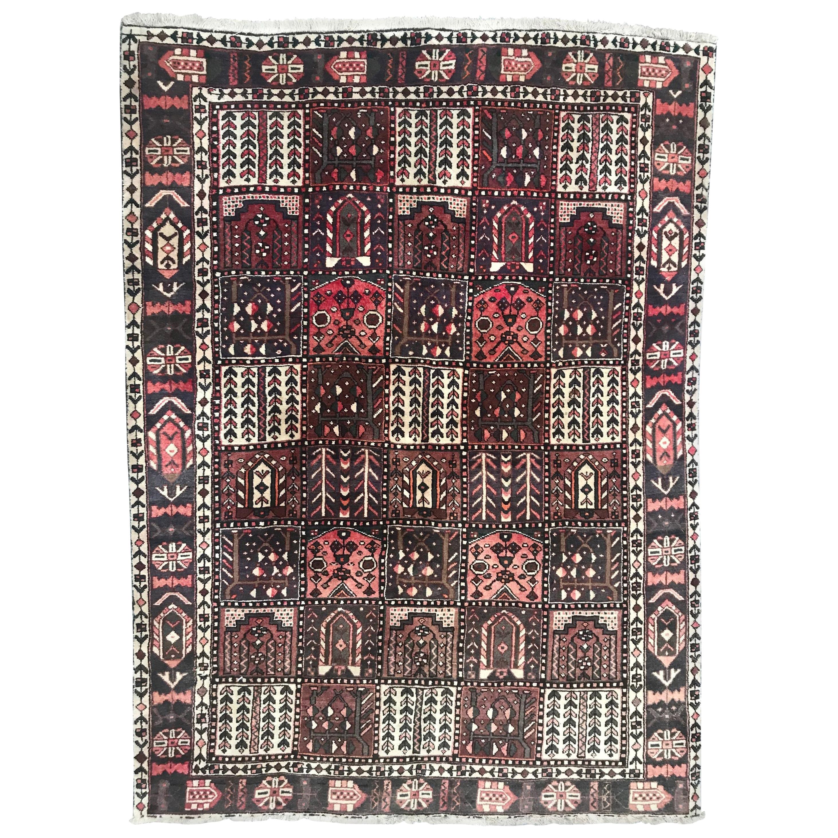Großer Bakhtiar-Teppich im Vintagestil