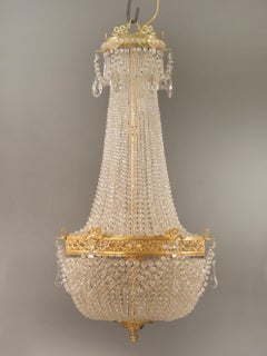 Bel lampadario a undici luci con cesto di perline in bronzo dorato della fine del XIX secolo