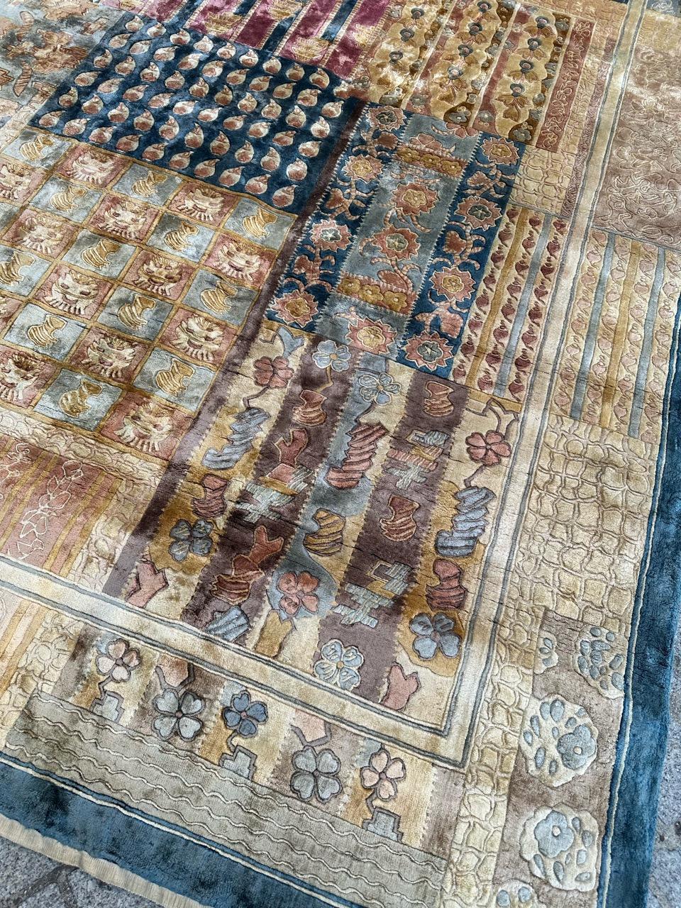 Art Déco Bobyrug's Bel tappeto di seta cinese di fine XX secolo dal design art déco in vendita