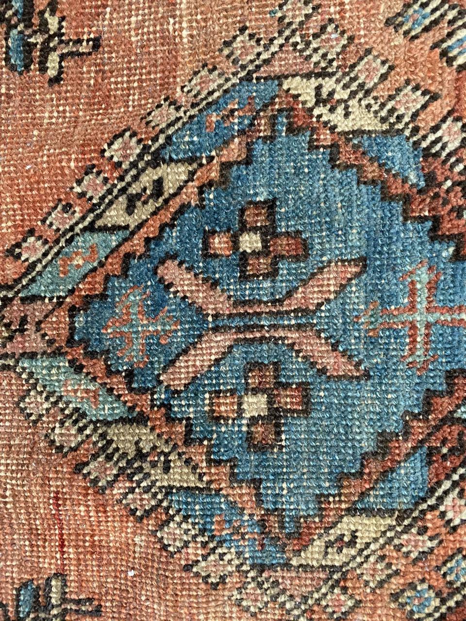 Bobyrug's Netter kleiner antiker Heriz-Teppich im Angebot 3