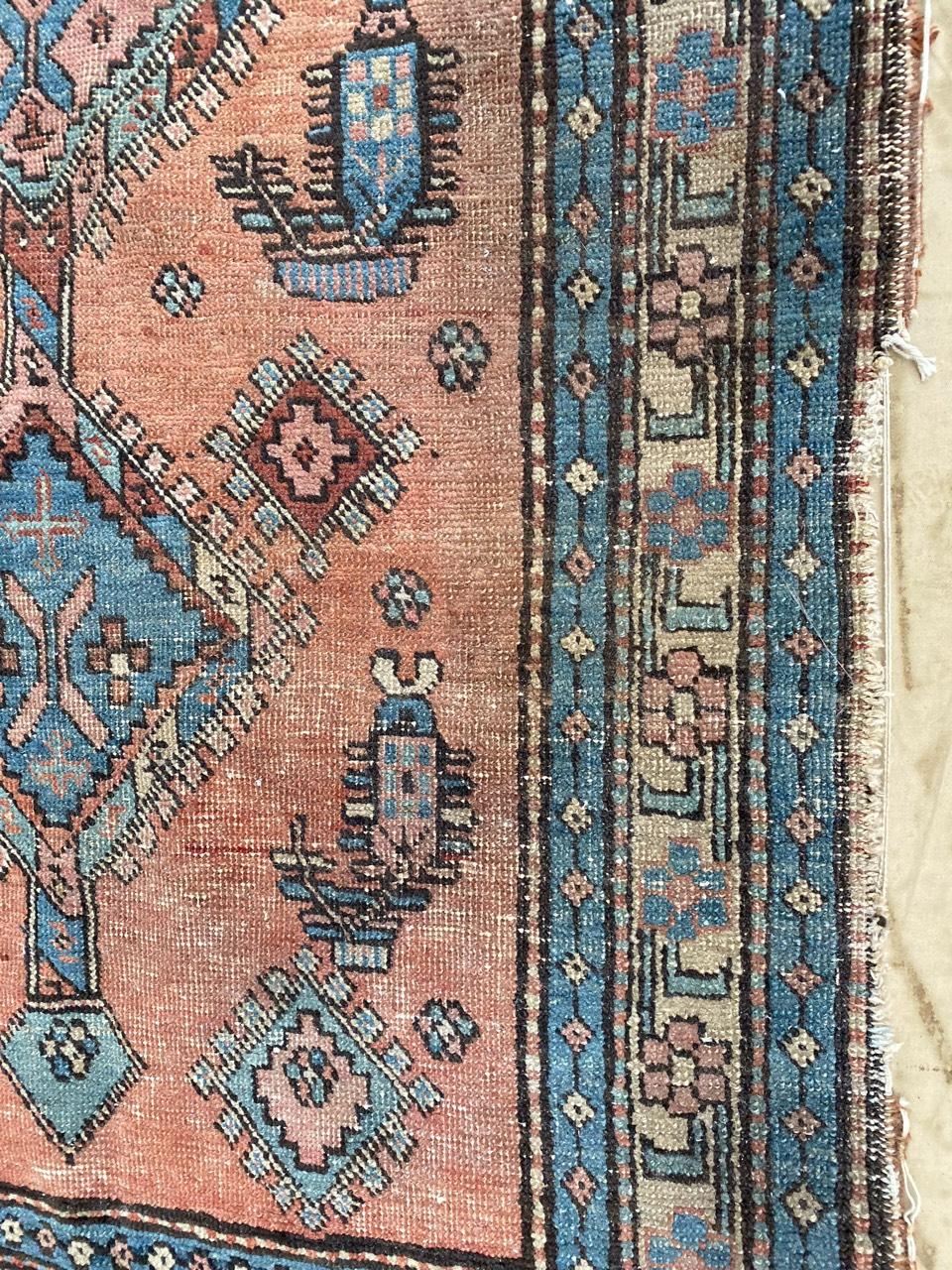 Bobyrug's Netter kleiner antiker Heriz-Teppich (19. Jahrhundert) im Angebot