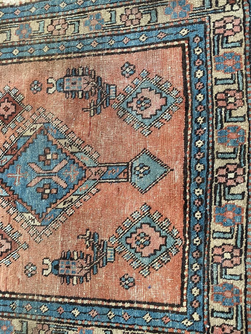 Bobyrug's Netter kleiner antiker Heriz-Teppich im Angebot 1