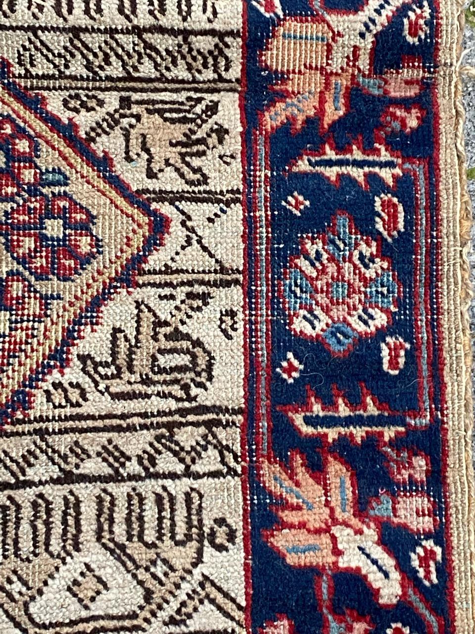 Lana Il piccolo tappeto antico Tabriz di Bobyrug in vendita
