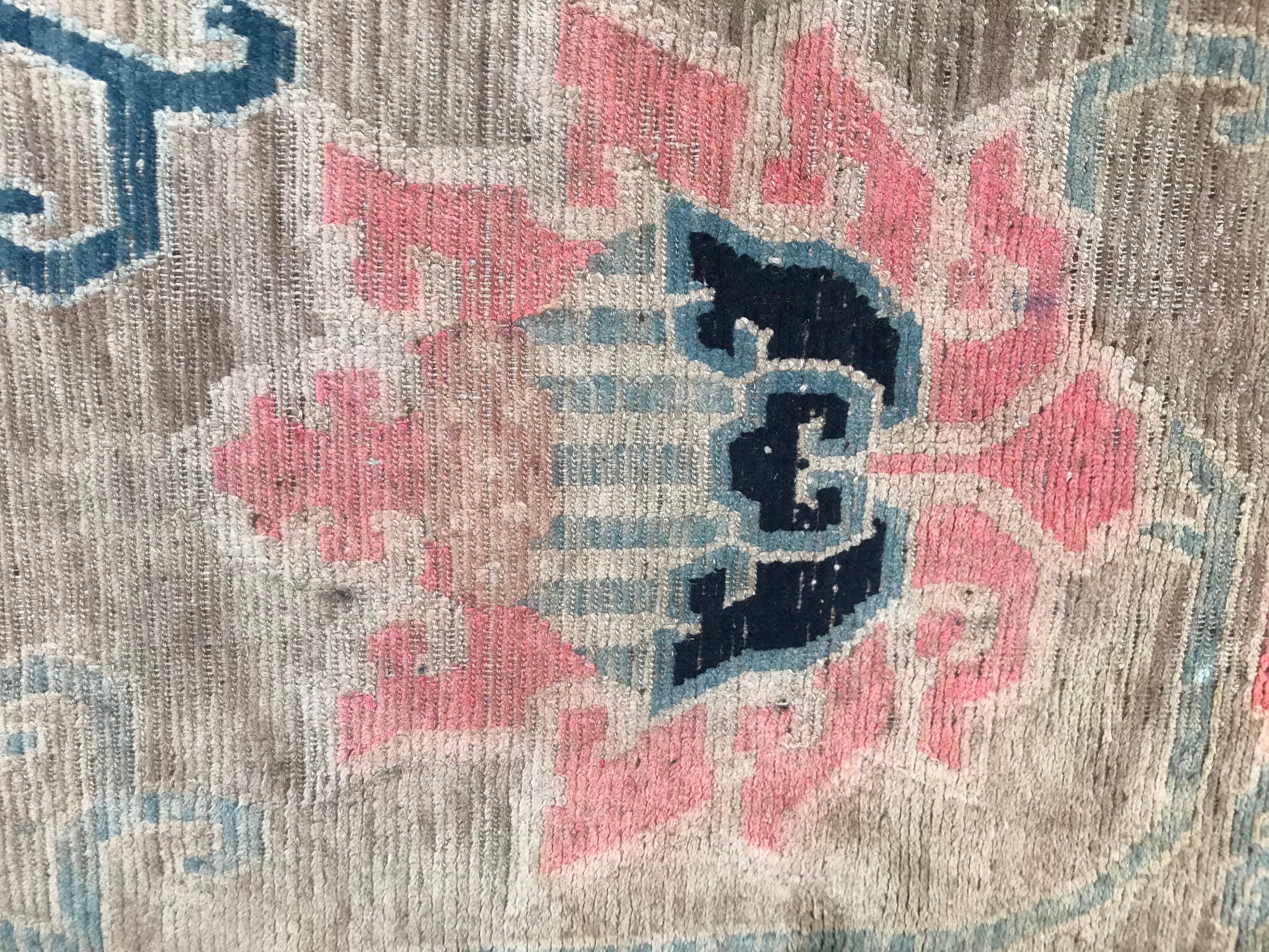 Beautiful little Tibetan antique rug, with nice colors and design. Some little uniform wears.
