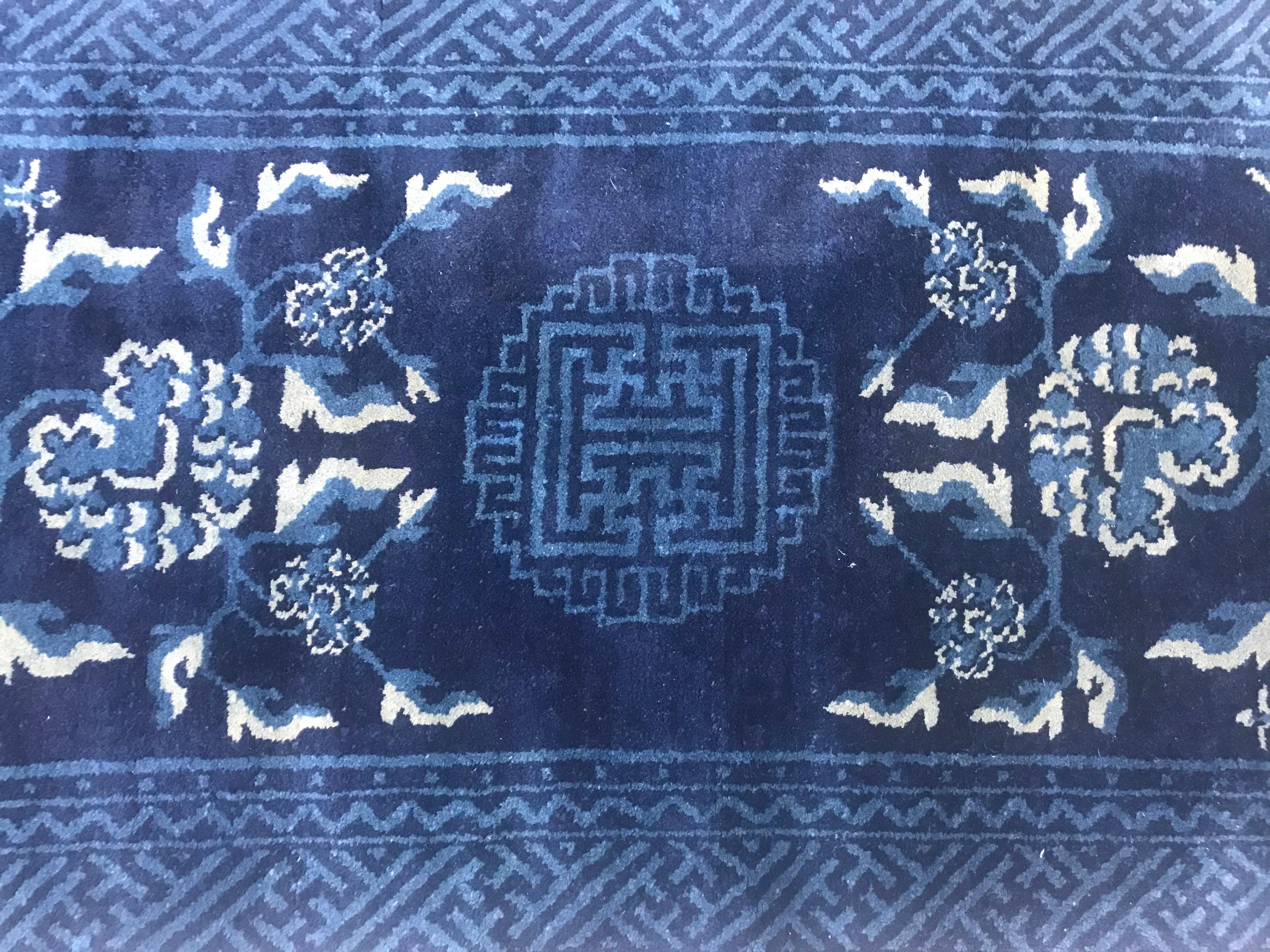 Very beautiful early 20th century Chinese rug with a beautiful Chinese design and beautiful colors with blues, entirely hand knotted with wool velvet on cotton foundation.
