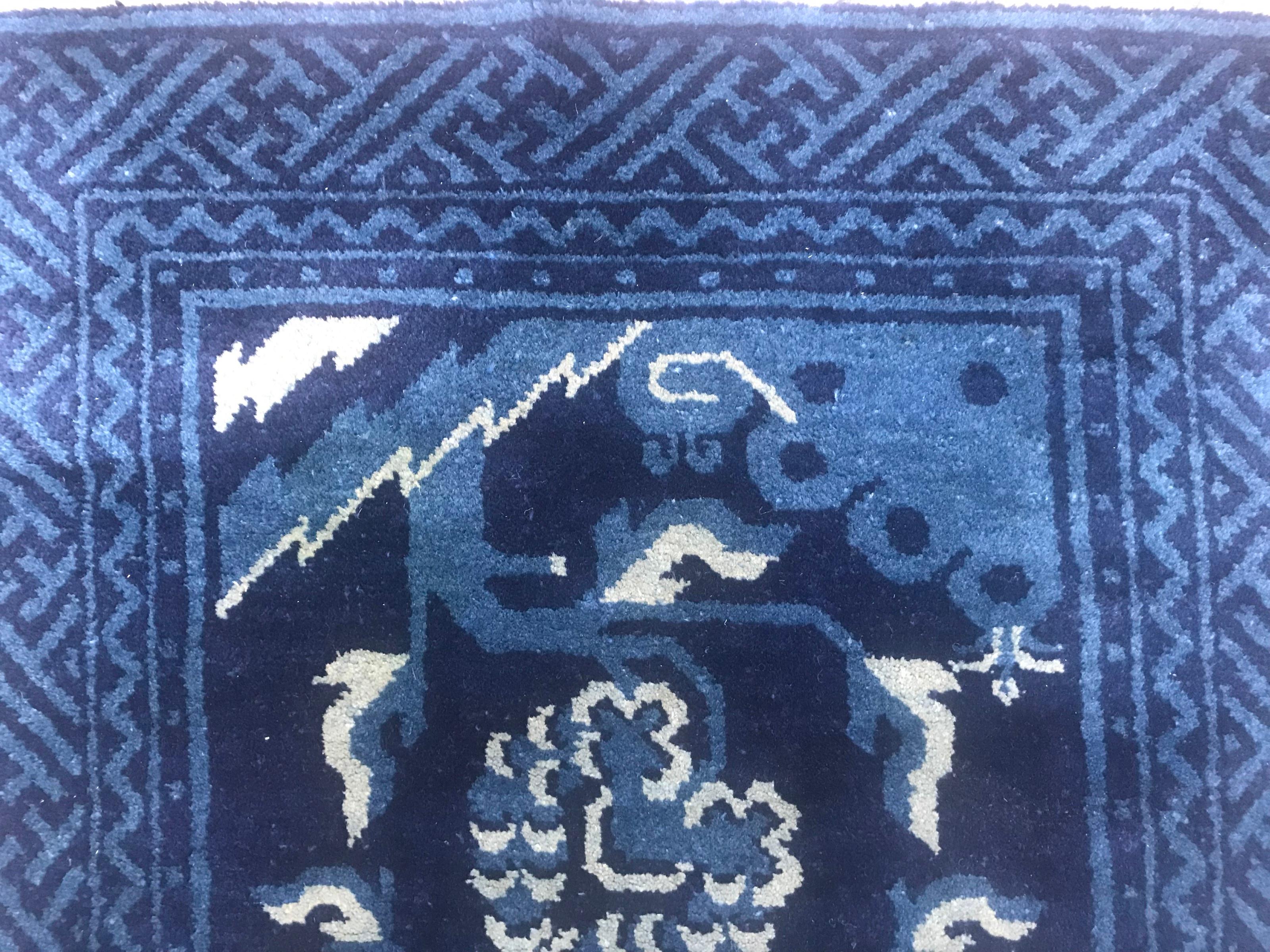 Nice Little Chinese Antique Rug In Good Condition In Saint Ouen, FR