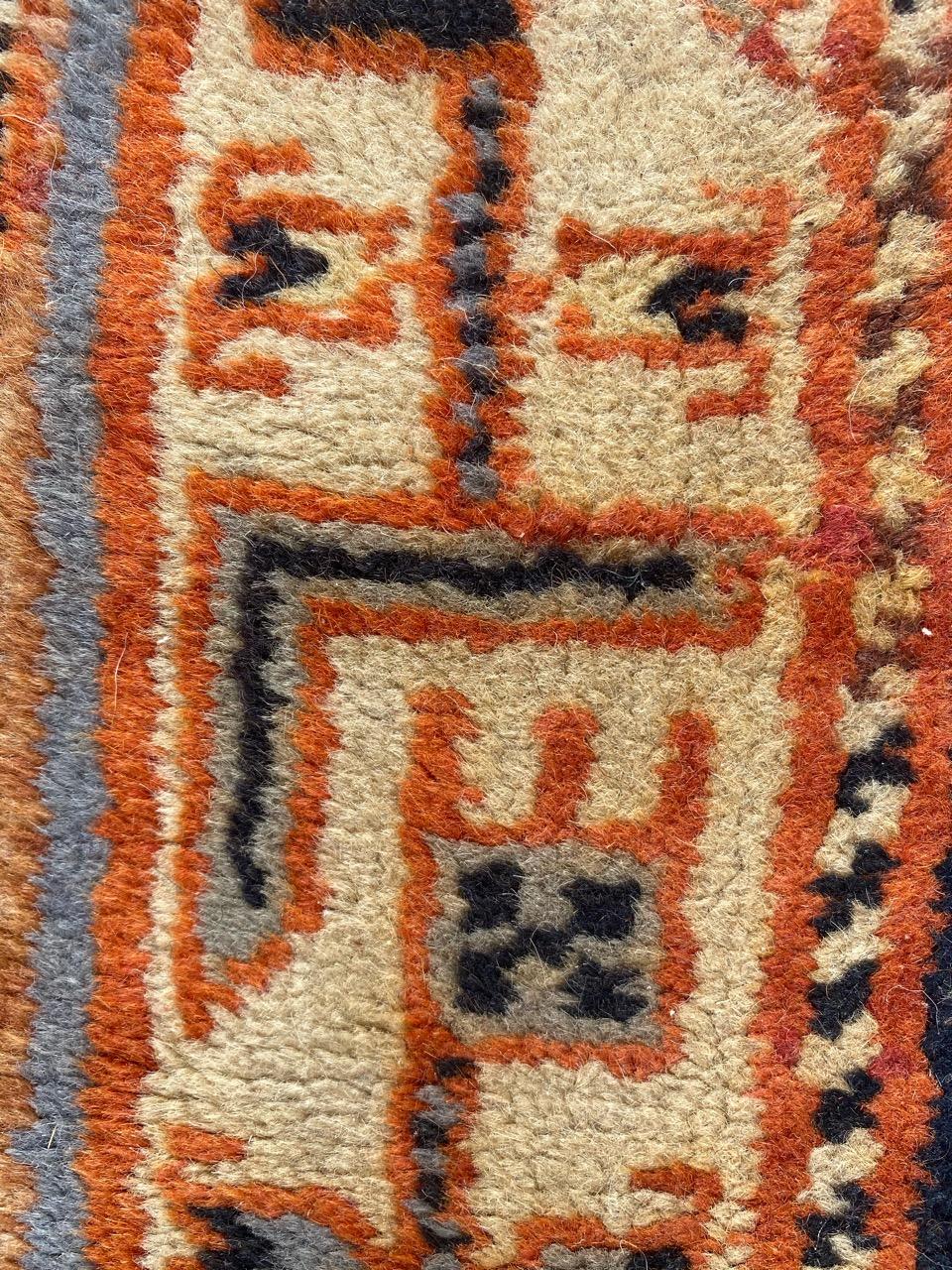 Joli petit tapis français ancien en vente 10