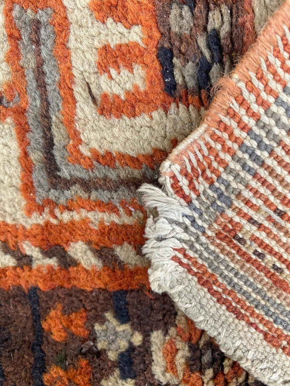 Joli petit tapis français ancien en vente 12