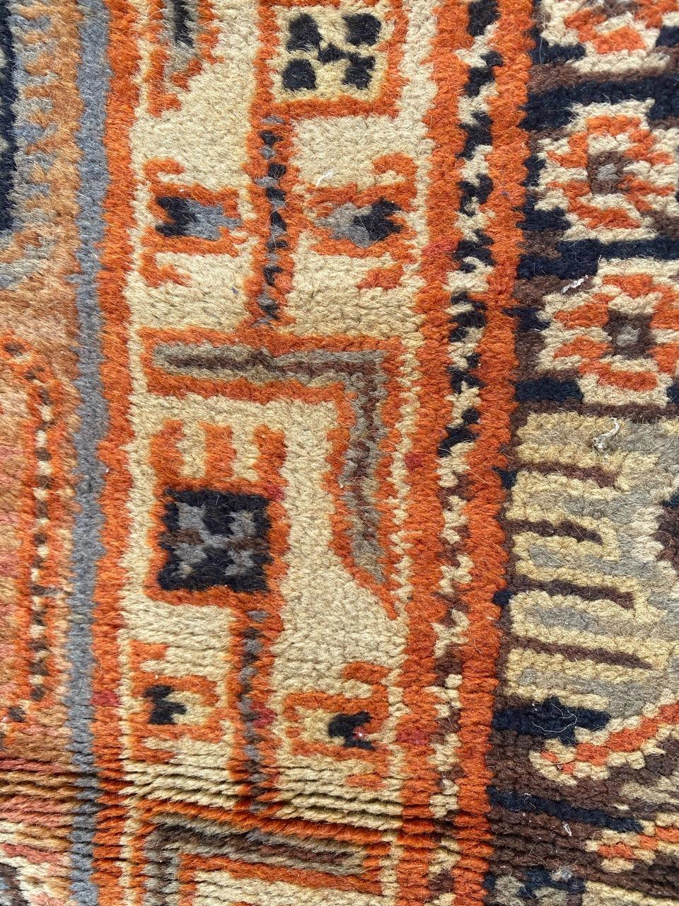 Joli petit tapis français ancien en vente 1