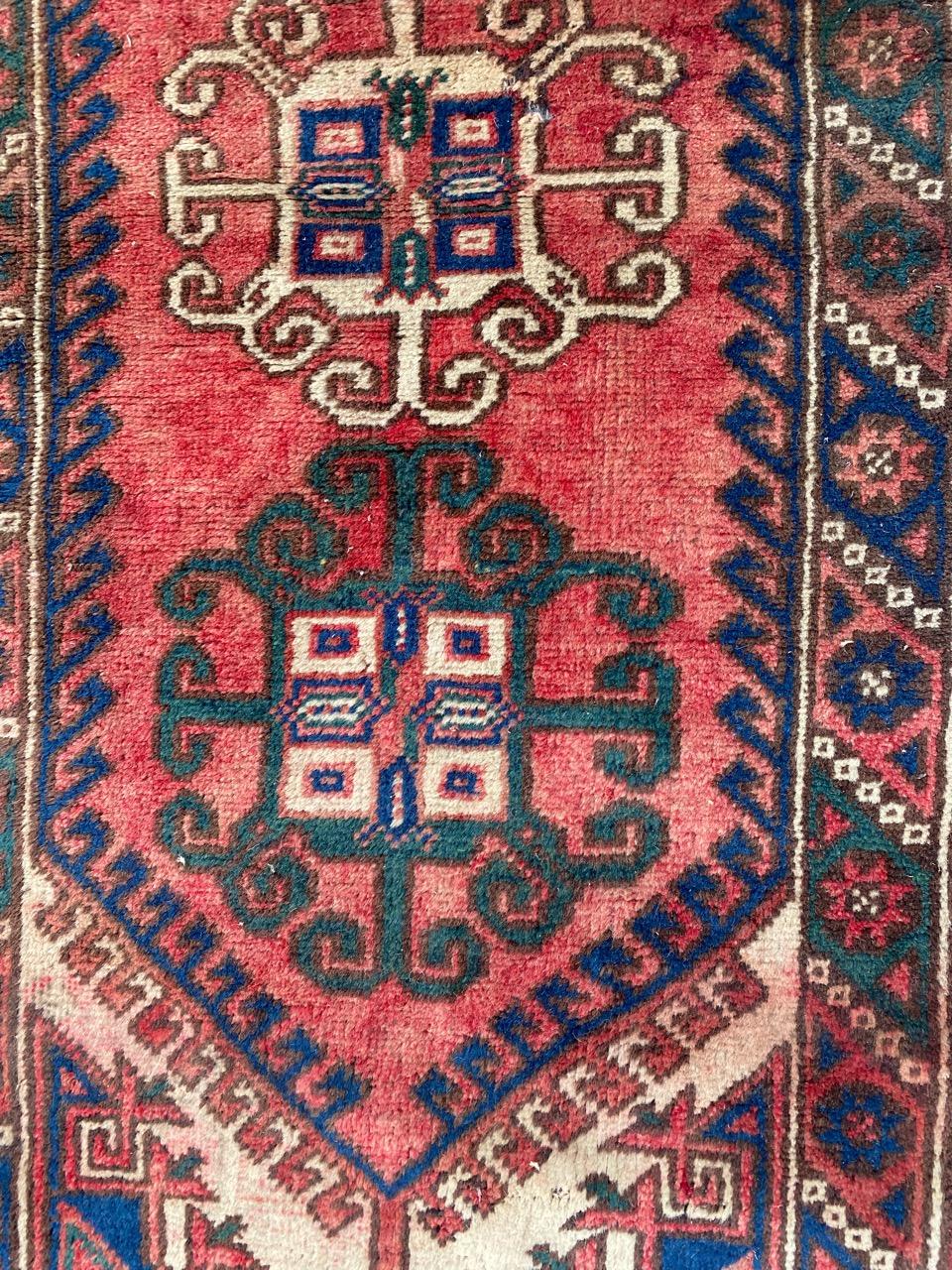 Beautiful little vintage Turkish runner with a Kazak geometrical design and nice colors, entirely hand knotted with wool velvet on wool foundation.

✨✨✨
