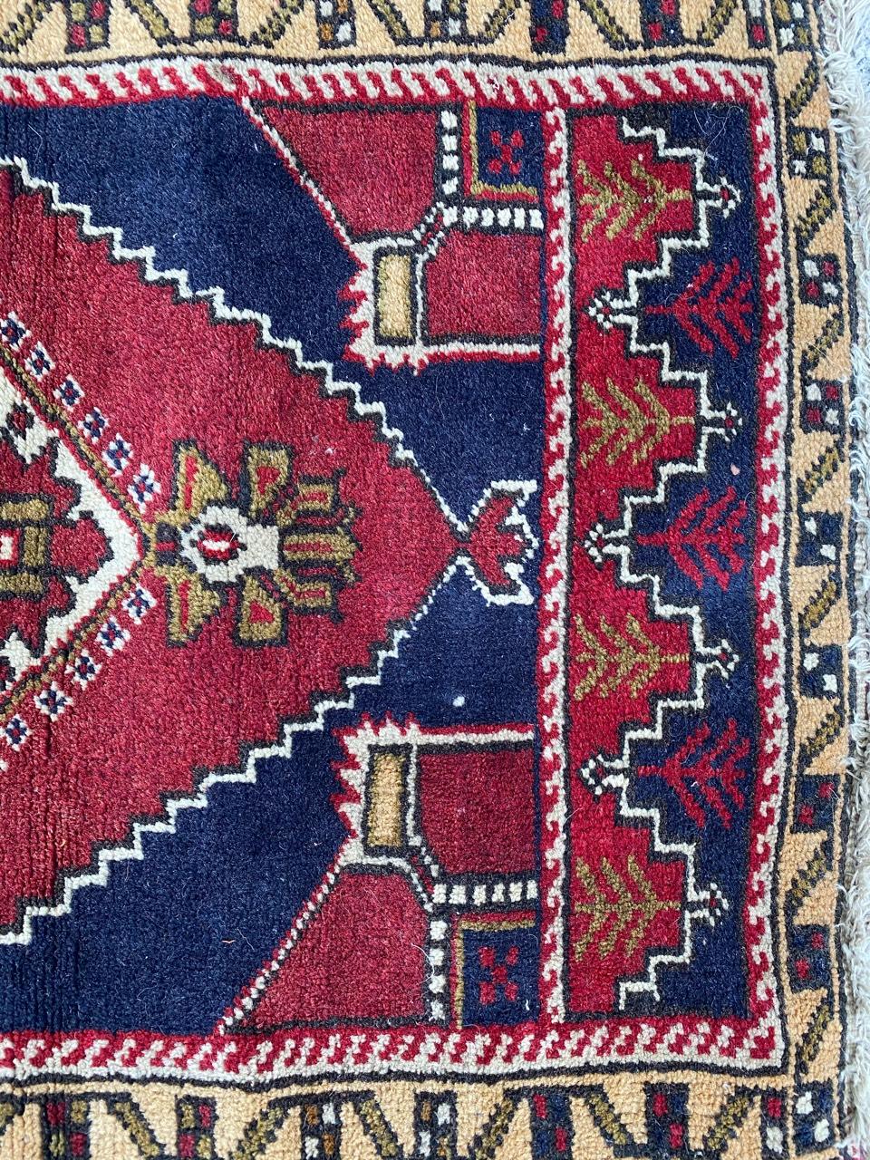Kleiner türkischer Teppich (Kasachisch) im Angebot