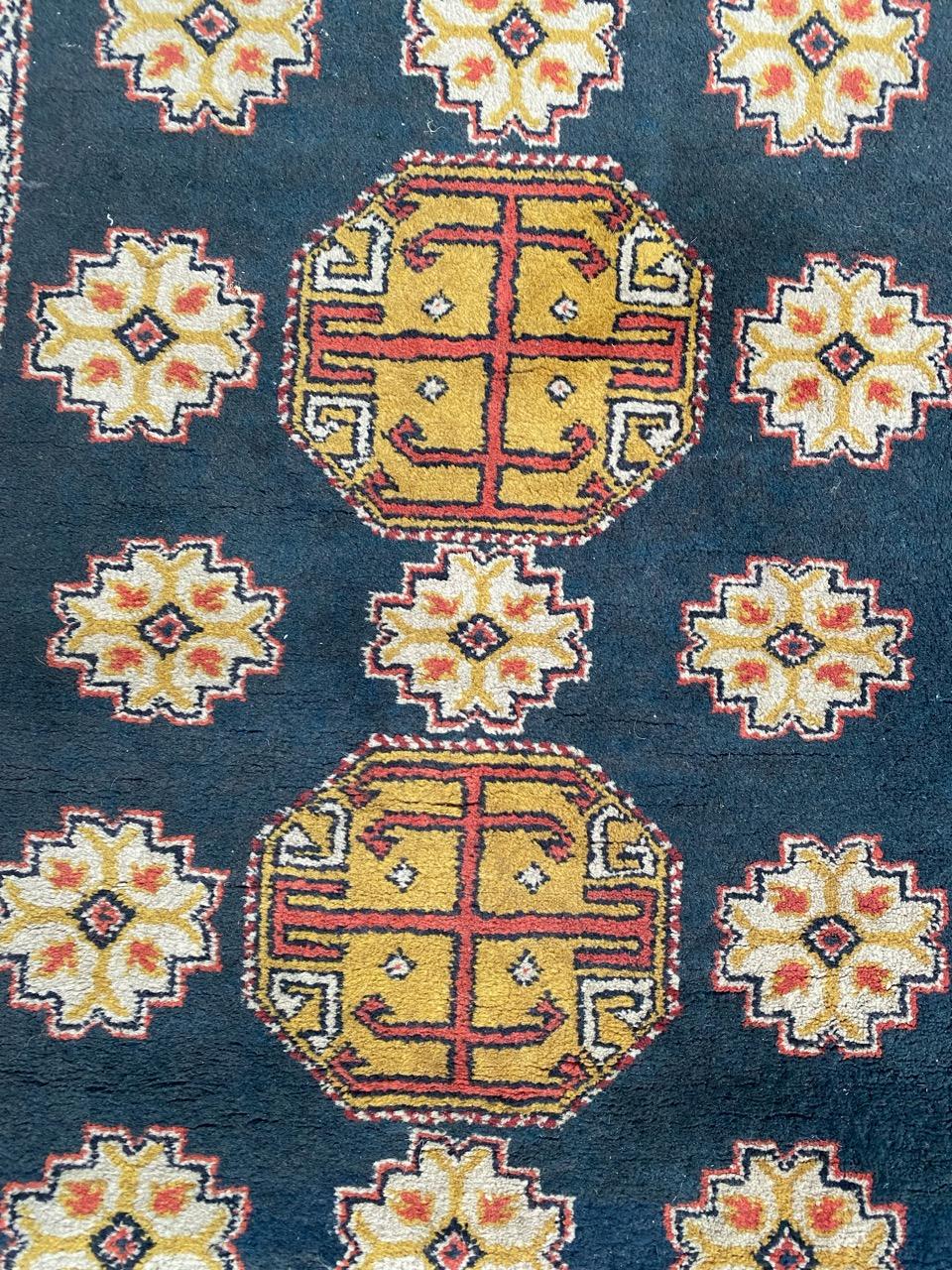 Pretty little Azerbaïdjan rug with beautiful geometrical Caucasian rug and nice colors, entirely and finely hand knotted with wool velvet on cotton foundation.