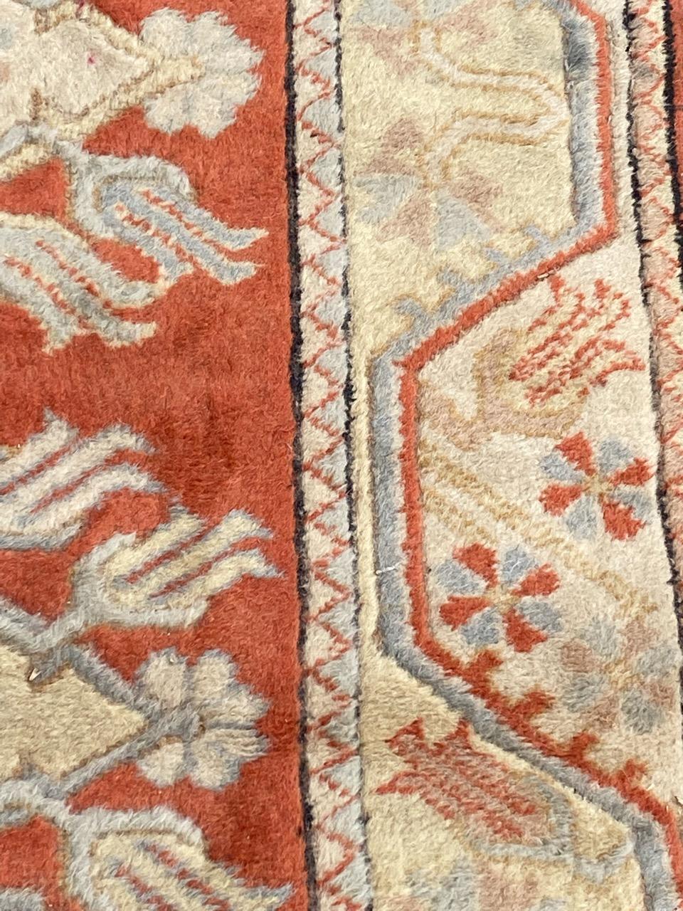 XX secolo Il piccolo e simpatico tappeto turco vintage Oushak di Bobyrug in vendita