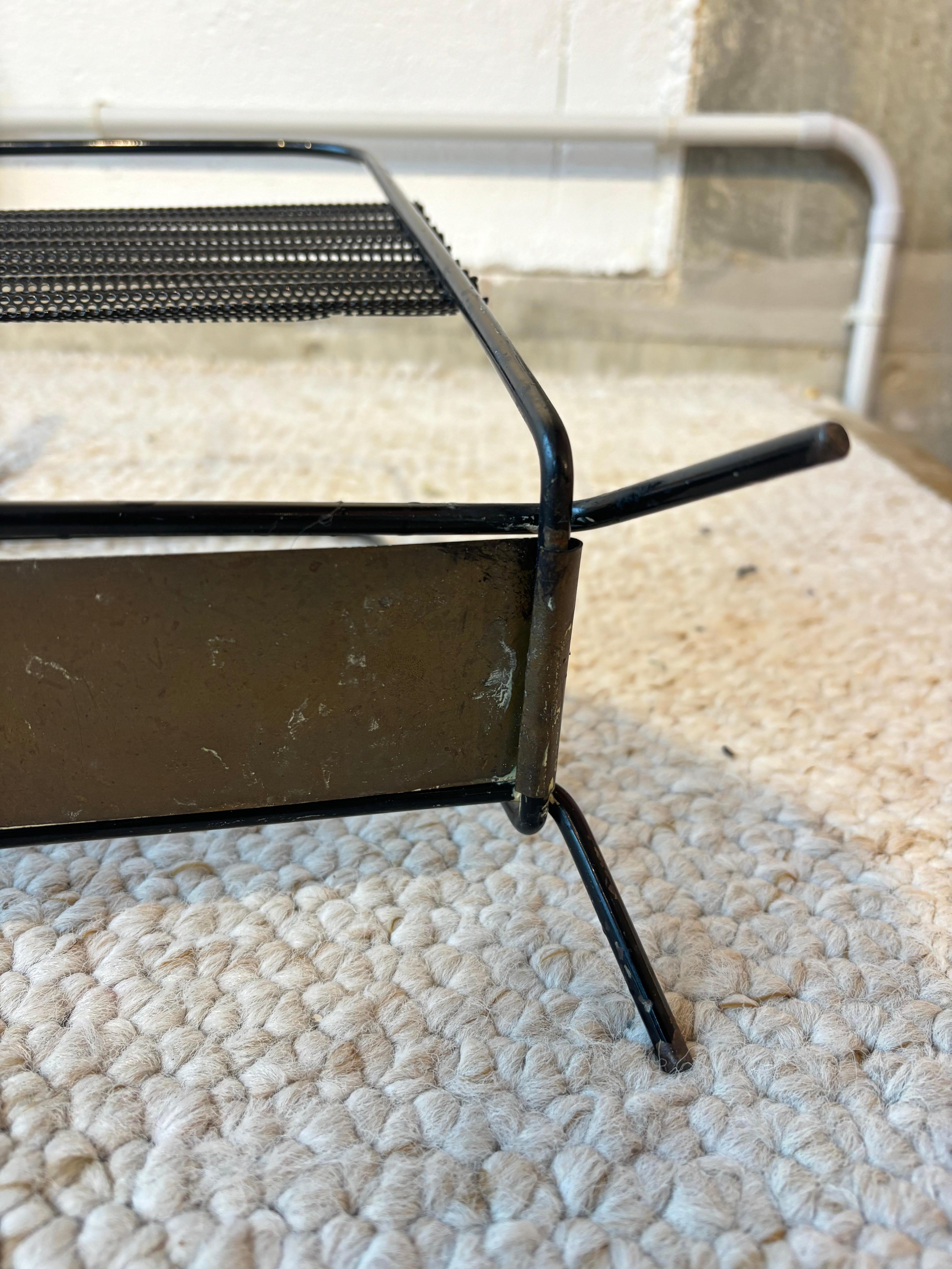 Nice magazine Rack by Mathieu Matégot in vendita 3