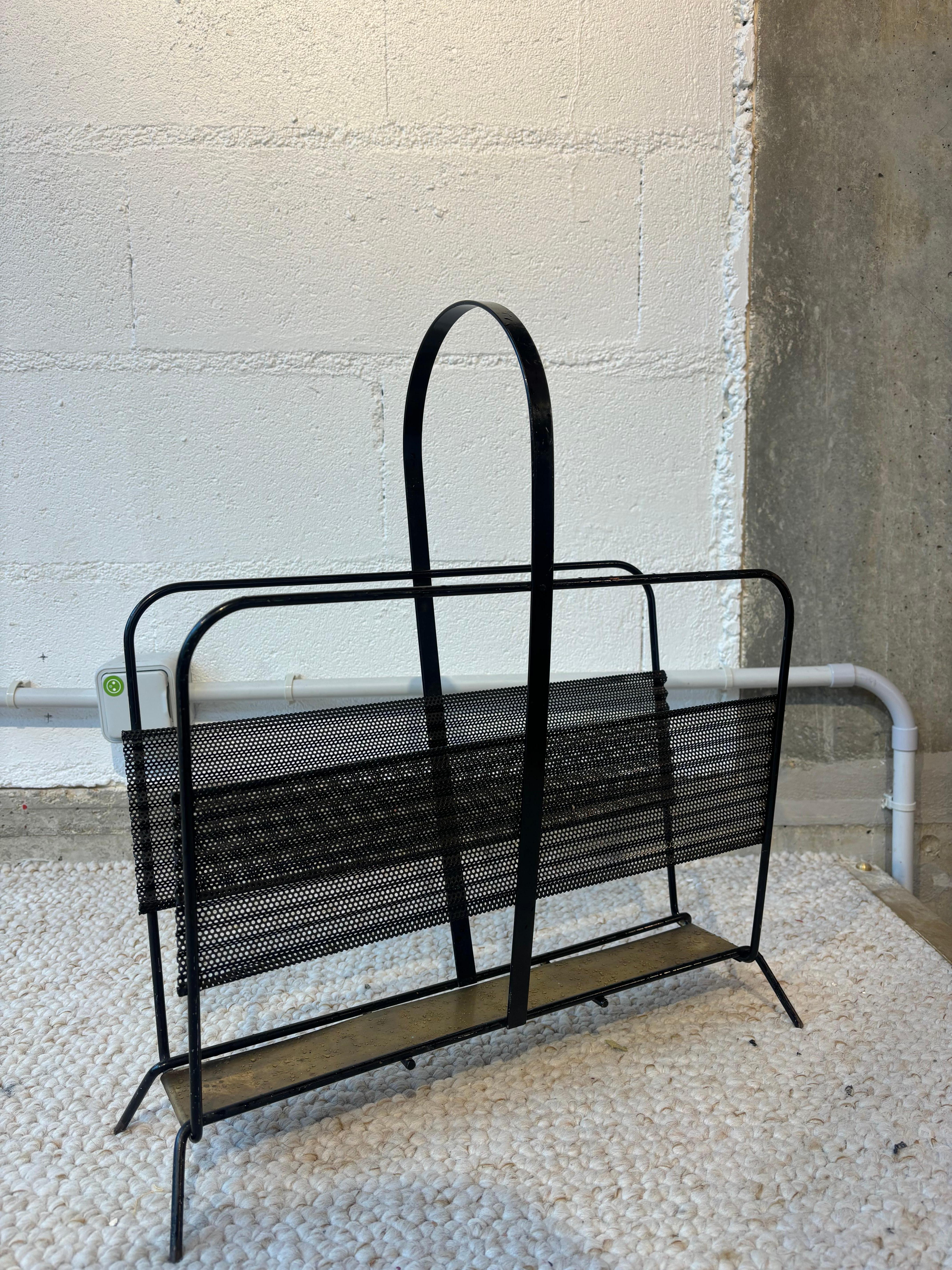 Nice magazine Rack by Mathieu Matégot In condizioni buone in vendita a SAINT-OUEN-SUR-SEINE, FR