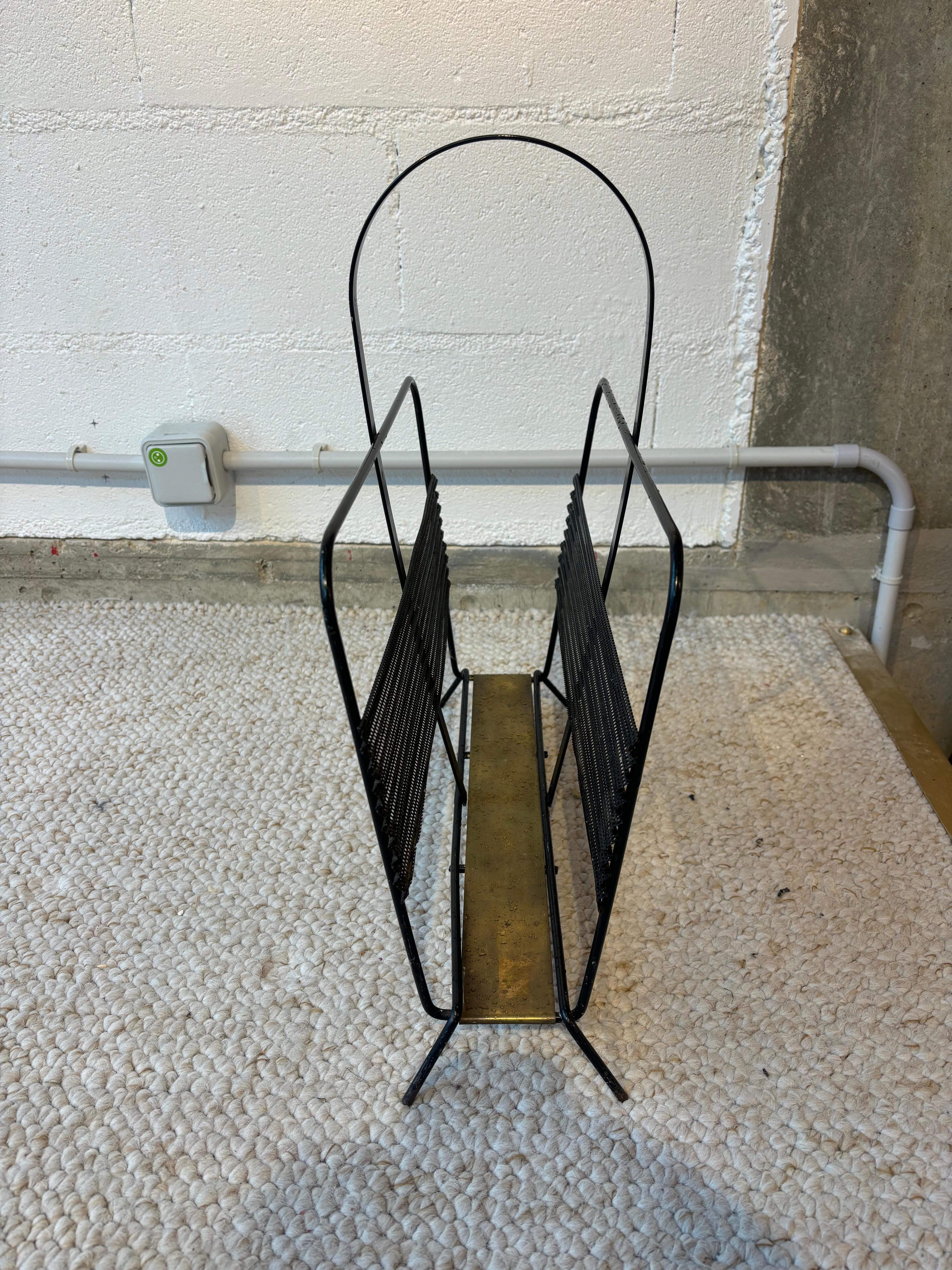 Metà XX secolo Nice magazine Rack by Mathieu Matégot in vendita