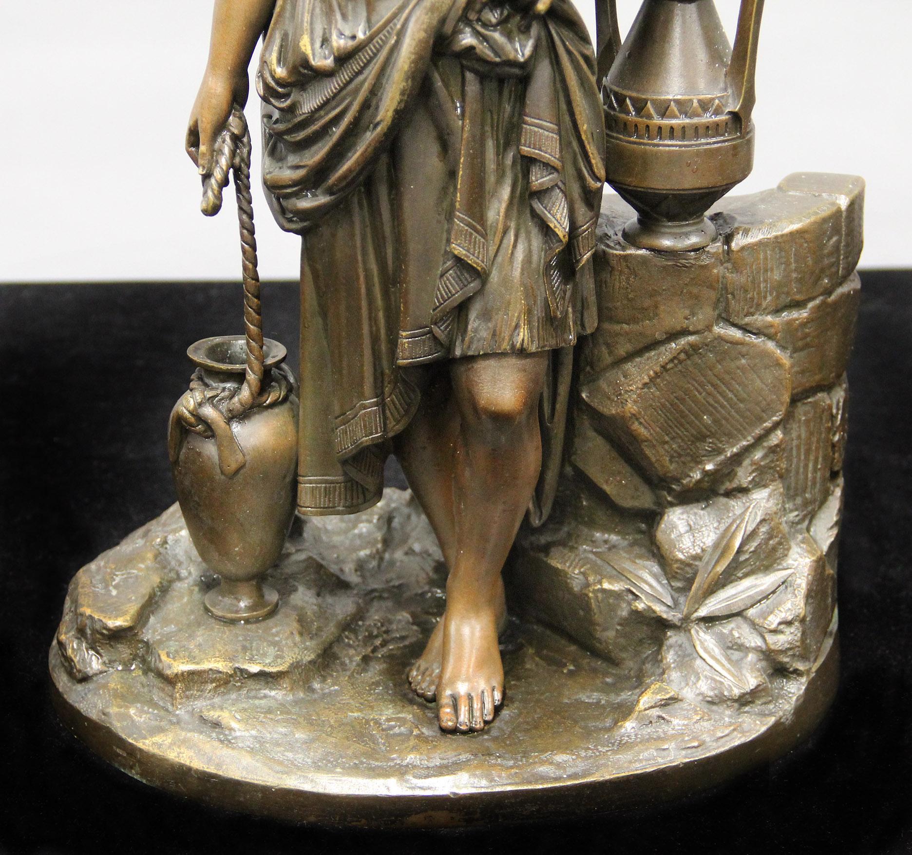 Patinato Bella figura di donna in bronzo patinato della metà del XIX secolo, fusa da Alfred Daubrée in vendita