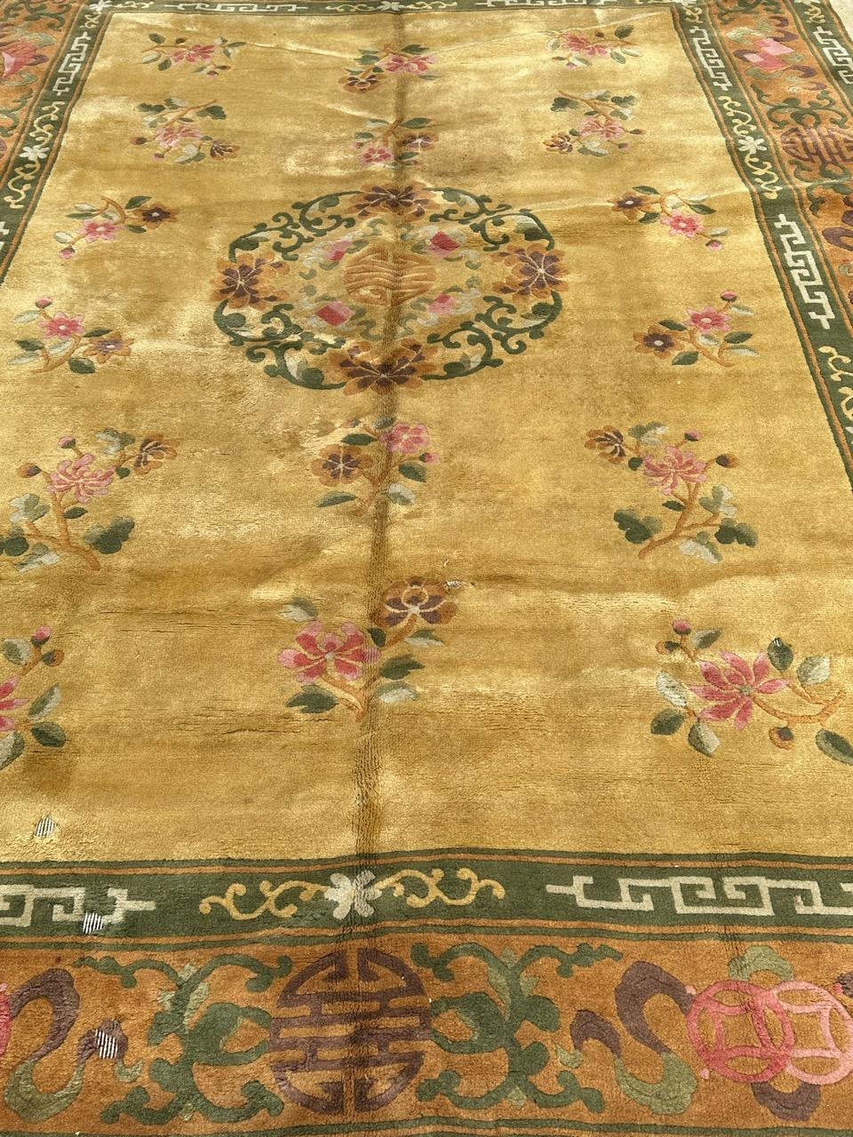 Bonita alfombra china art decó de mediados de siglo Chinoiserie en venta