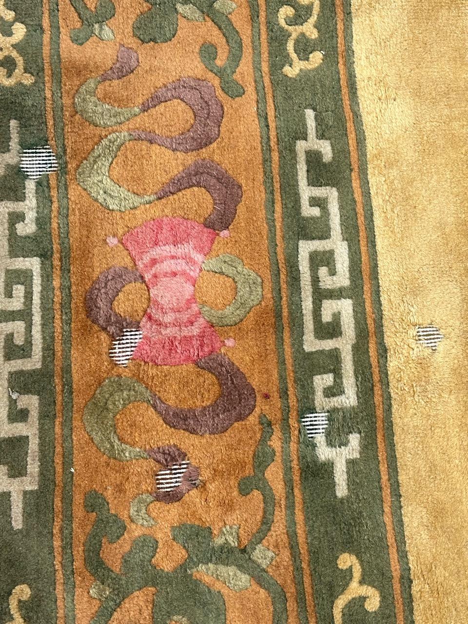 Bonita alfombra china art decó de mediados de siglo Anudado a mano en venta