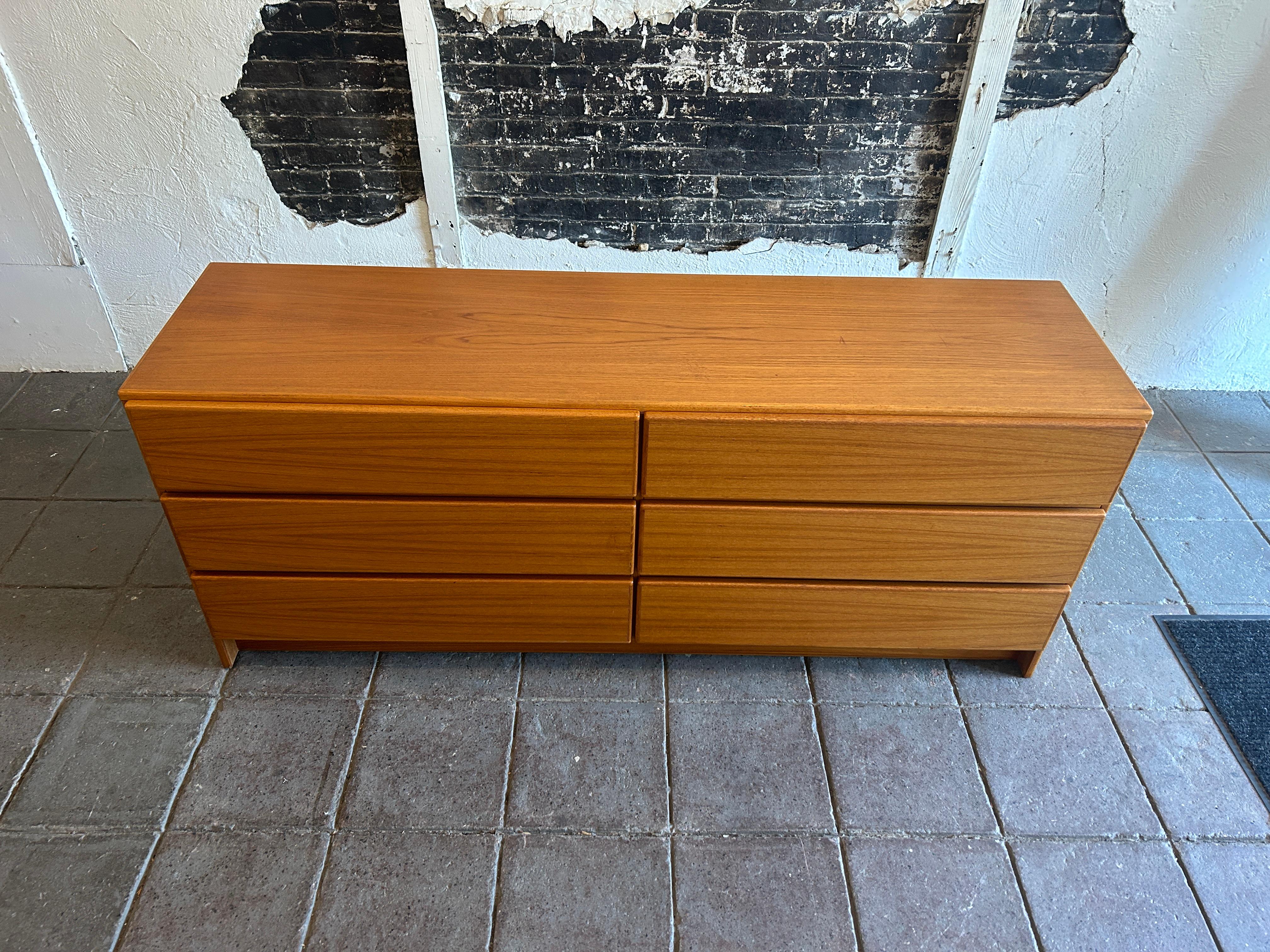Midcentury Danish Modern 6 drawer teak dresser or credenza. Beautiful light teak with a simple stunning grain. All drawers clean inside and out as well as slide smooth on drawer tracks. Top left drawer has a sliding jewelry drawer. Simple symmetric