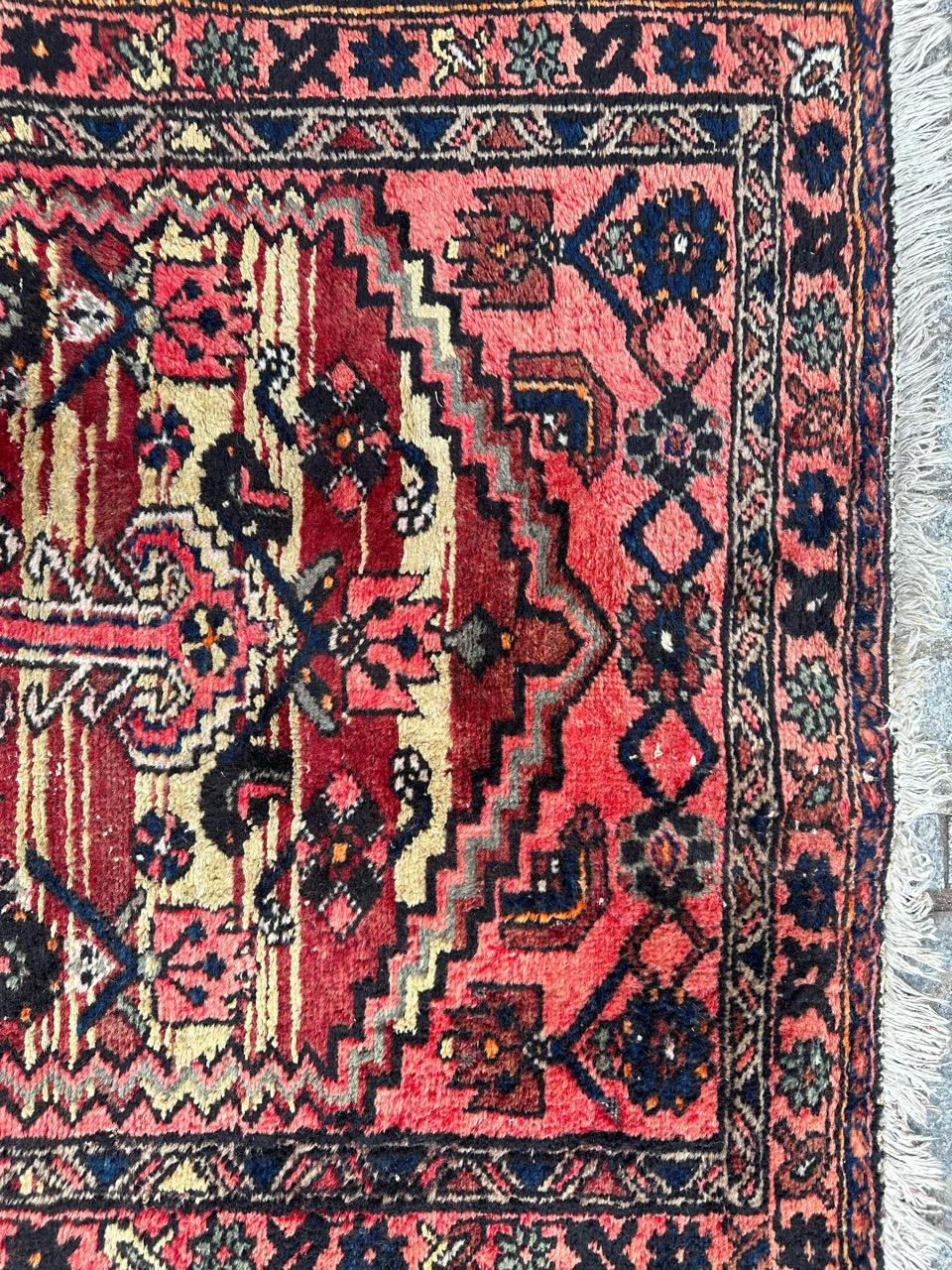 Schöner Hamadan-Teppich aus der Mitte des Jahrhunderts (Asiatisch) im Angebot