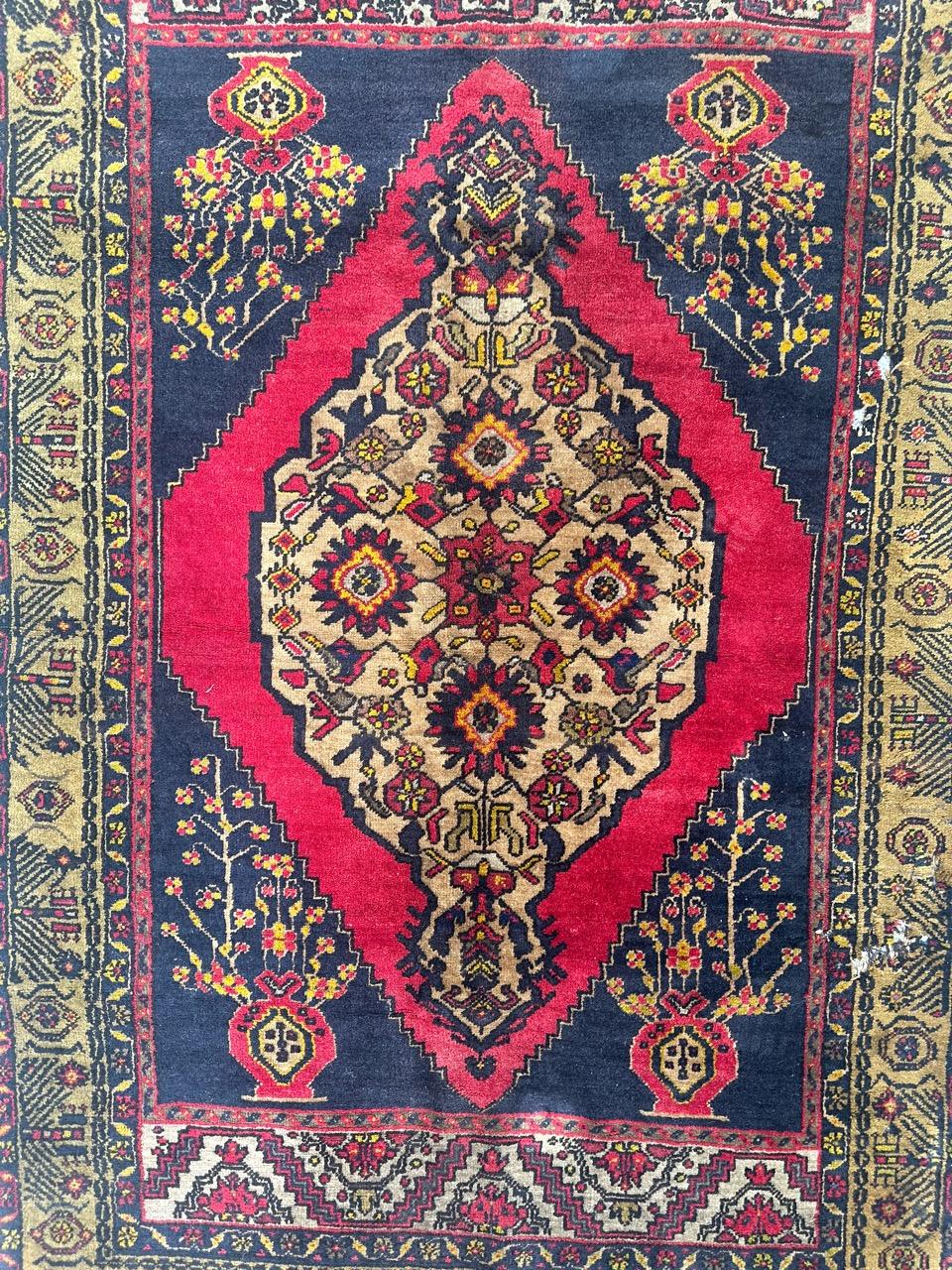 Nice mid century Turkish konya rug with beautiful geometrical design and nice colors, entirely hand knotted with wool velvet on wool foundation.
Small damages 
✨✨✨

