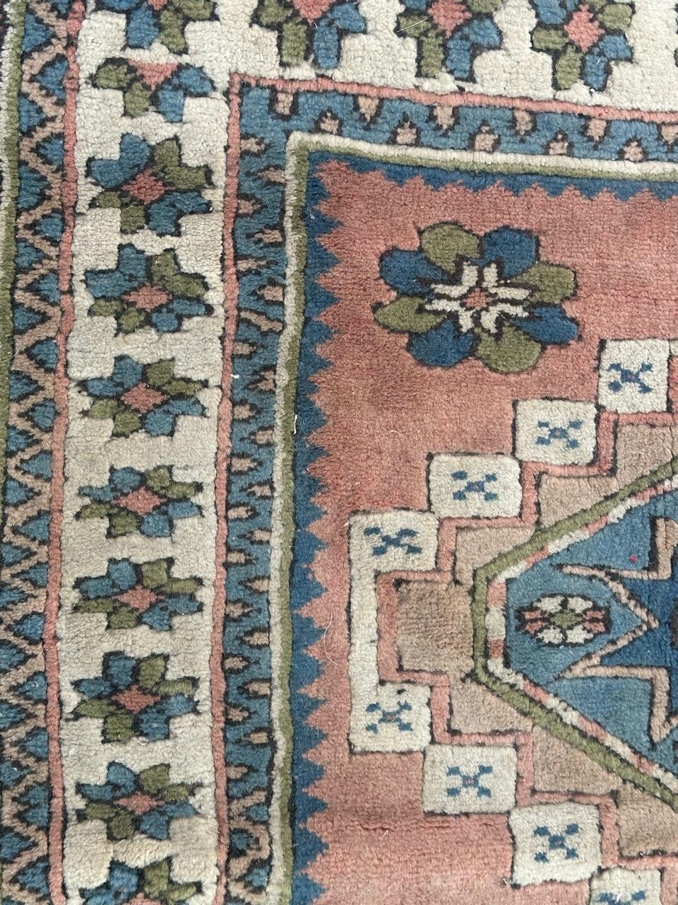 Annodato a mano Bel tappeto turco quadrato di Kars della metà del secolo scorso in vendita