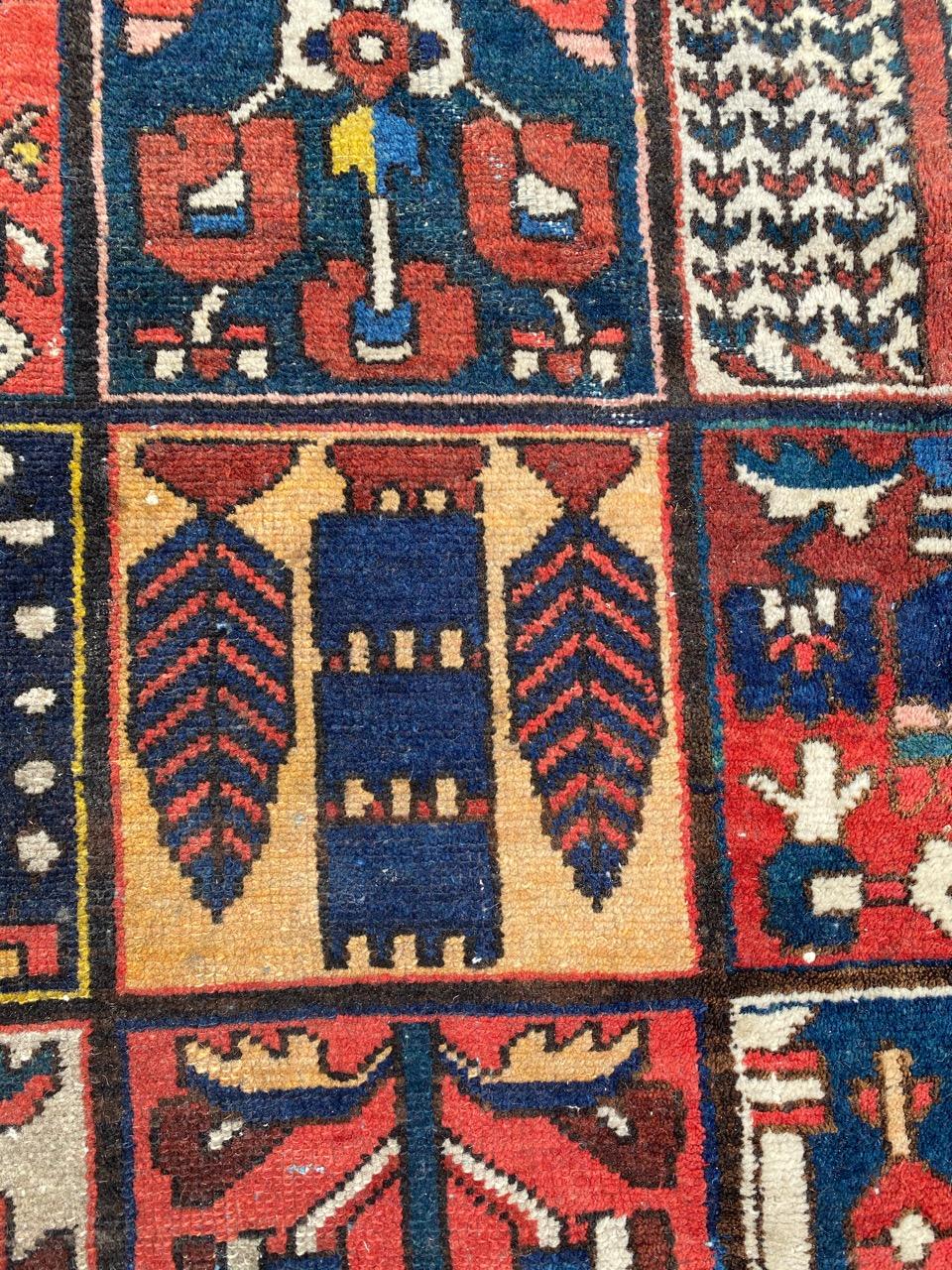 Großer Bakhtiar-Teppich im Stammesstil aus der Mitte des Jahrhunderts im Angebot 4