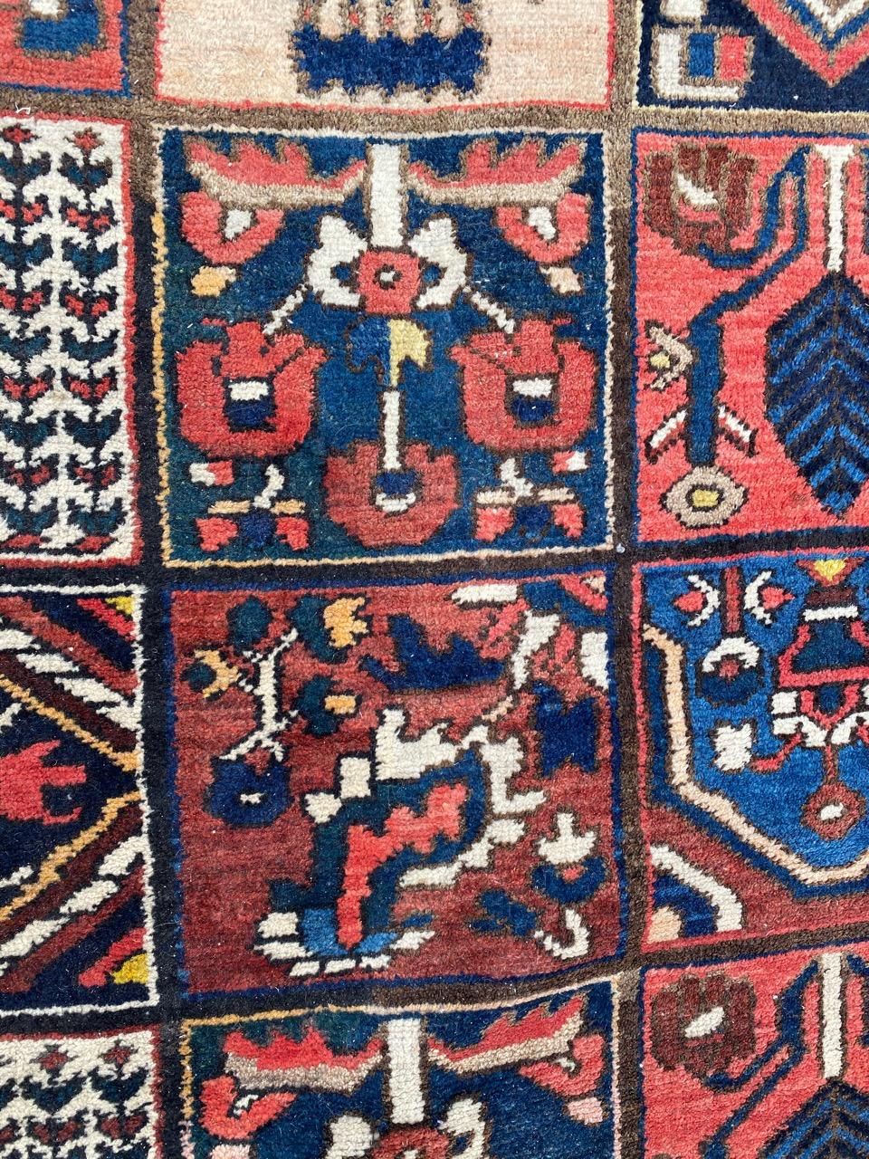Großer Bakhtiar-Teppich im Stammesstil aus der Mitte des Jahrhunderts im Angebot 7