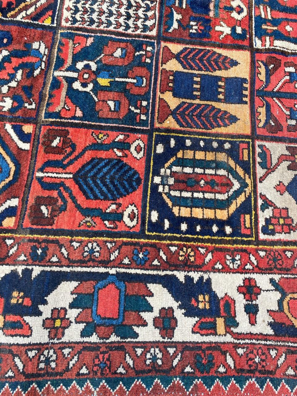 Großer Bakhtiar-Teppich im Stammesstil aus der Mitte des Jahrhunderts (Handgeknüpft) im Angebot