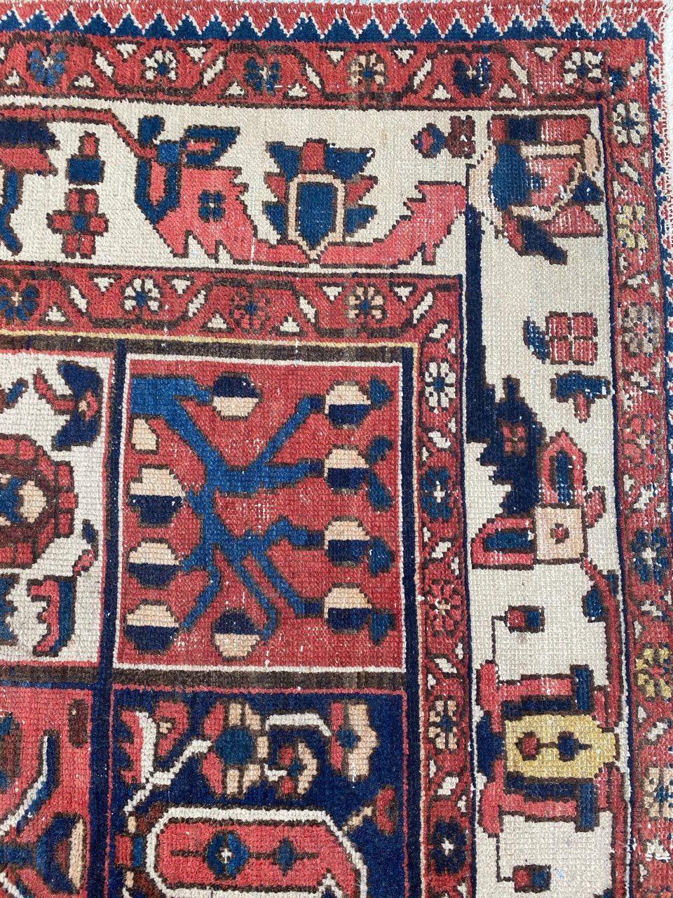 Großer Bakhtiar-Teppich im Stammesstil aus der Mitte des Jahrhunderts (Wolle) im Angebot